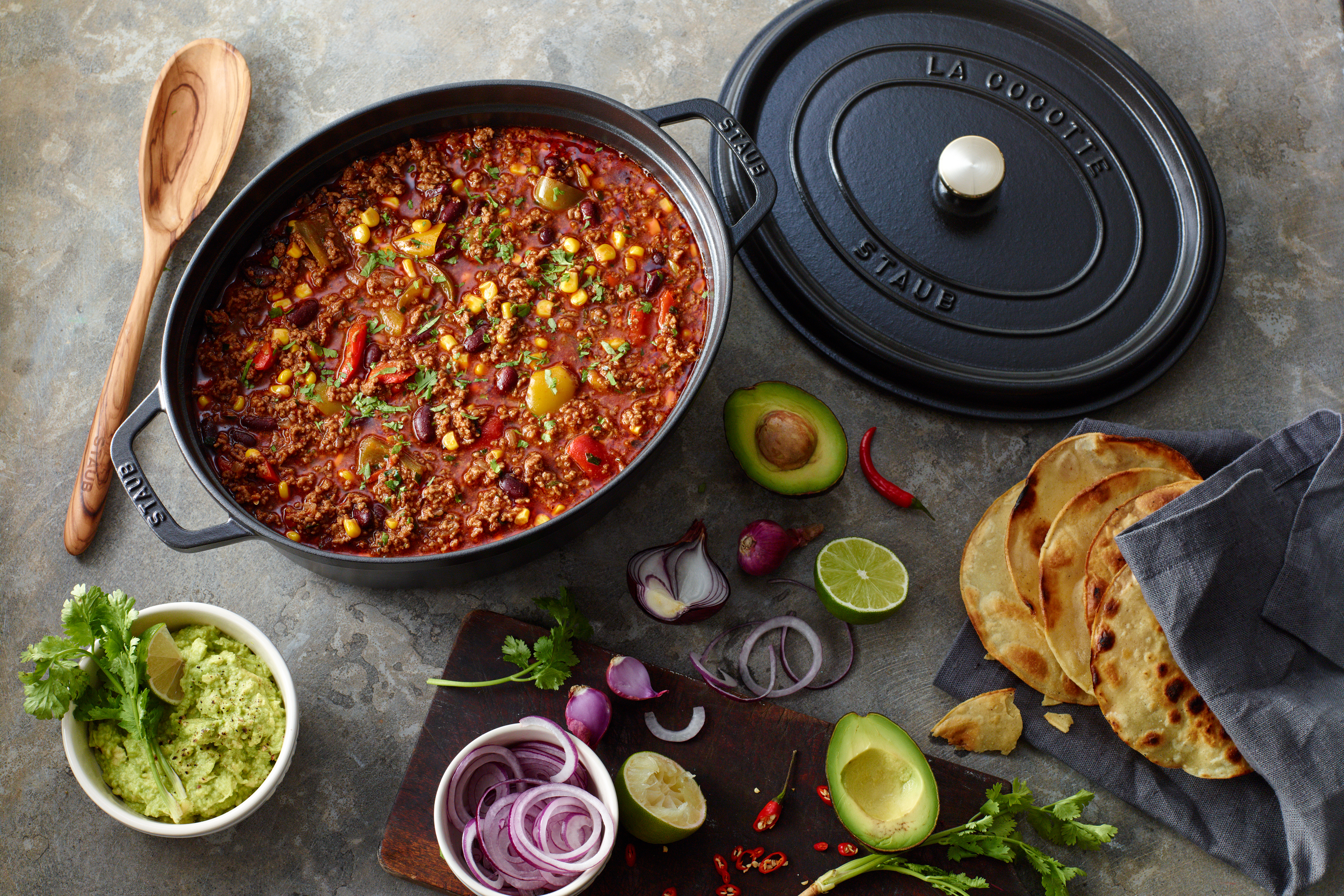 フランス、ストーブ・ココット（Staub La Cocotte）オーバル鉄鍋 フランス、ストーブ・ココット（Staub La Cocotte）オーバル鉄鍋