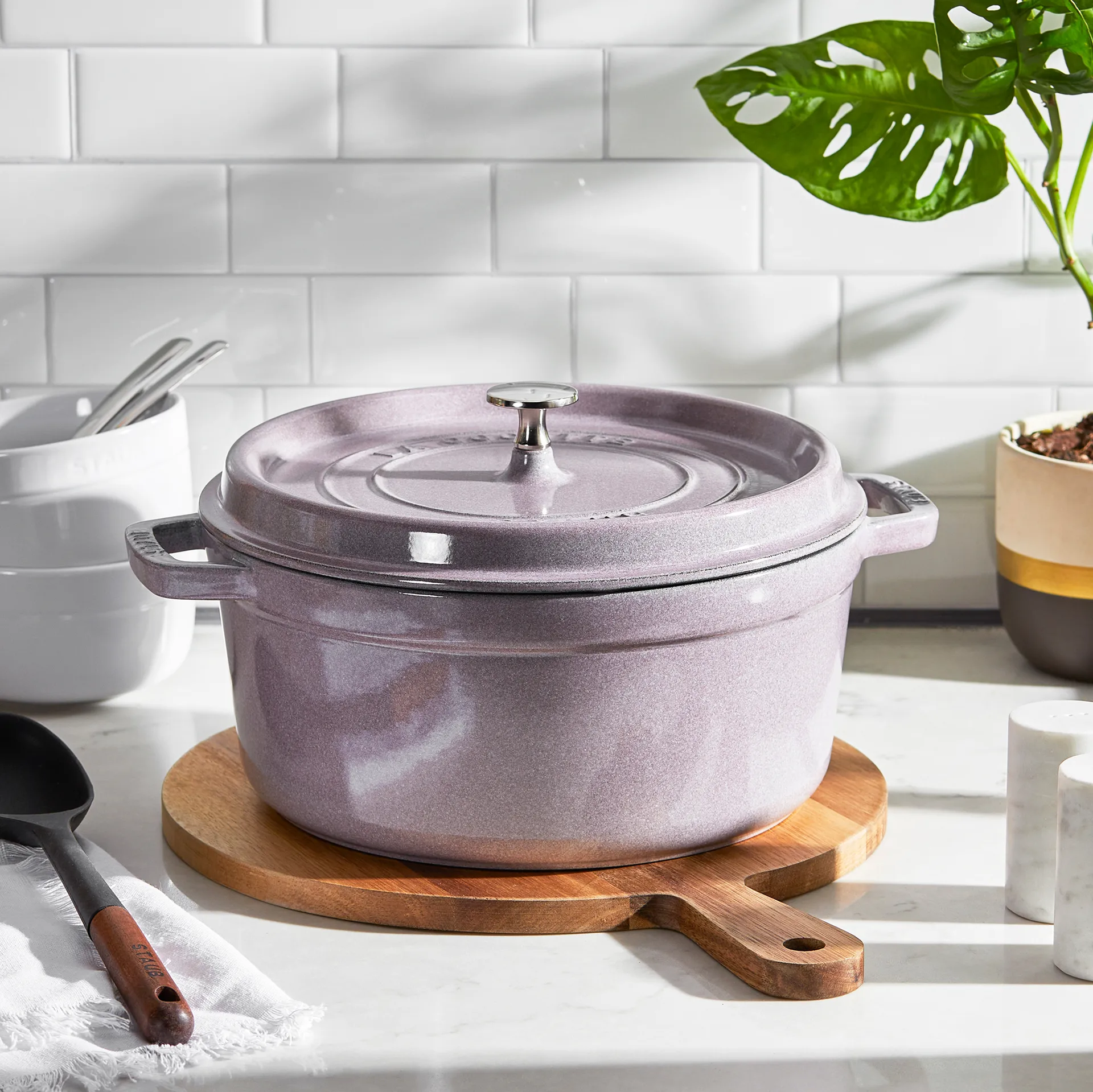 ストウブ ラウンドココット 鍋 鋳鉄 5.2 L, Cherry Blossom STAUB | ストウブ