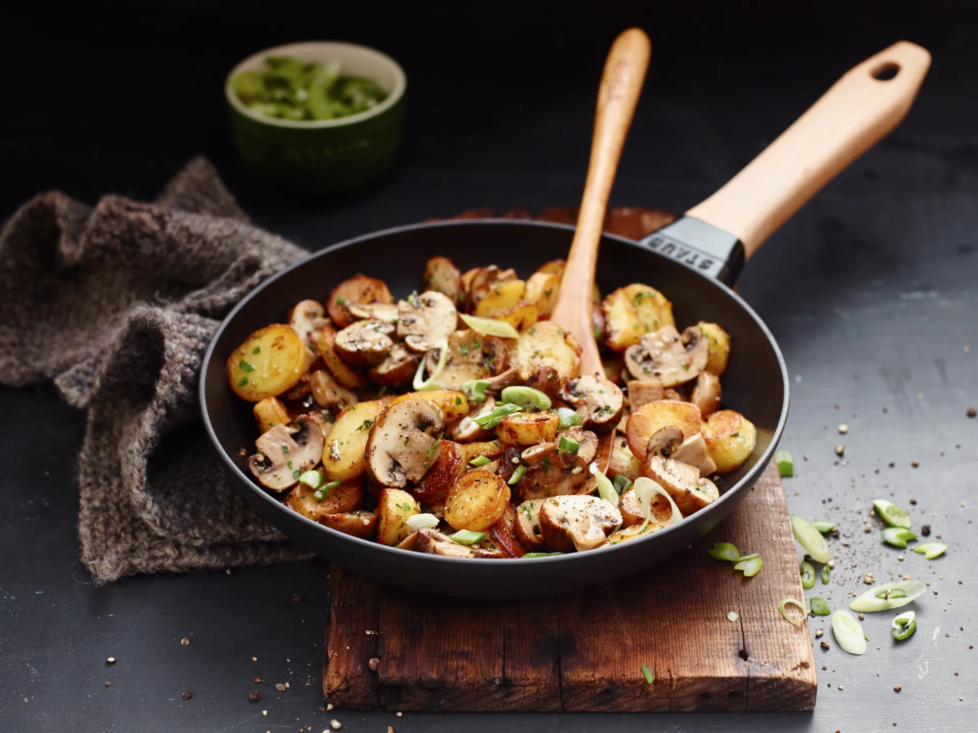 ストウブ フライパン 鋳鉄 bck light ウッドハンドル, Ø24 cm STAUB | ストウブ