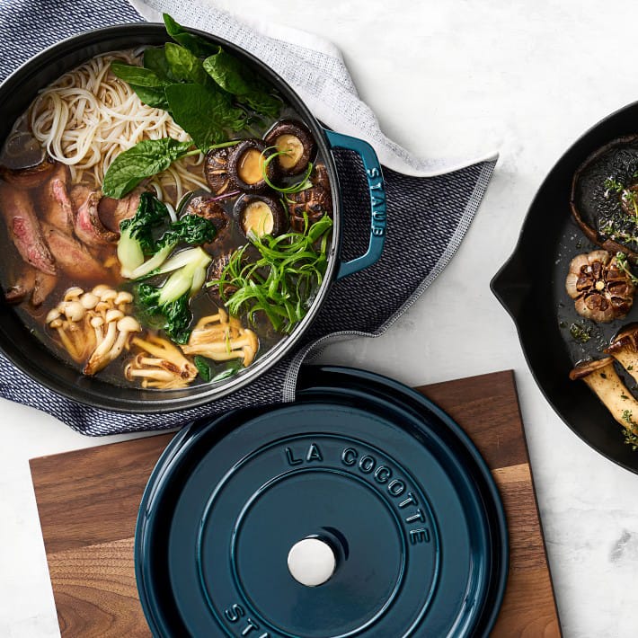 La Mer / ラ・メール ラウンドココット - エナメル3レイヤー, 6.7 l STAUB | ストウブ