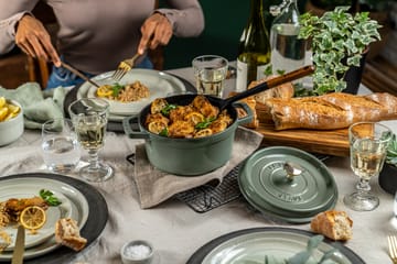 ストウブ ラウンドココット 鋳鉄 pot 6.7 L - Eucalyptus wood - STAUB | ストウブ