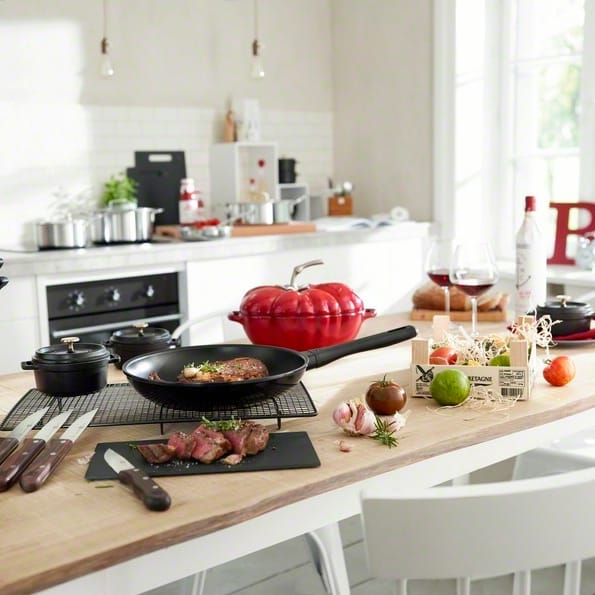 STAUB トマト ココット ディッシュ 25cm, red STAUB | ストウブ