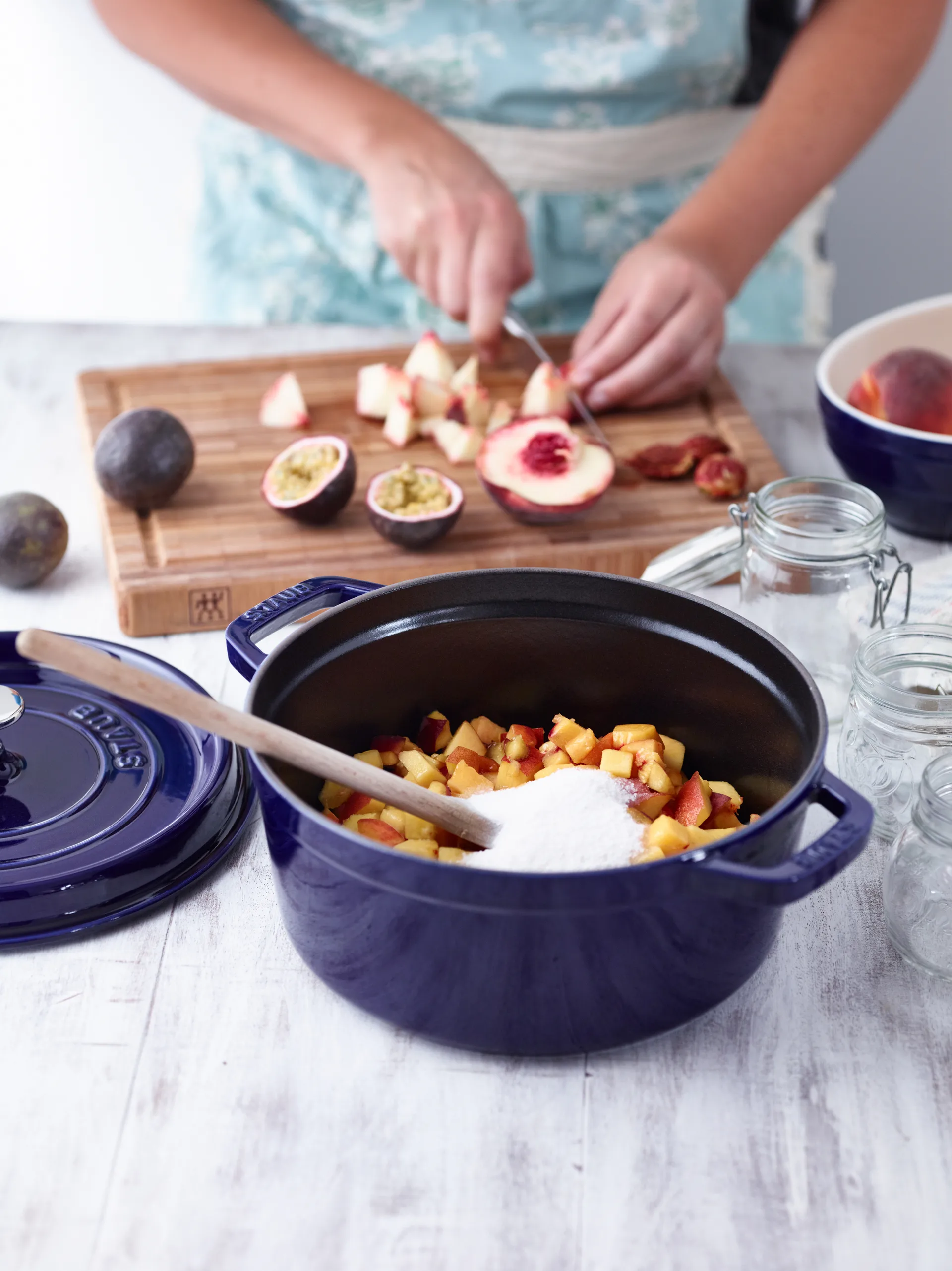 STAUB ラウンドココット ディッシュ. エナメル 3レイヤー  24cm, dark blue STAUB | ストウブ