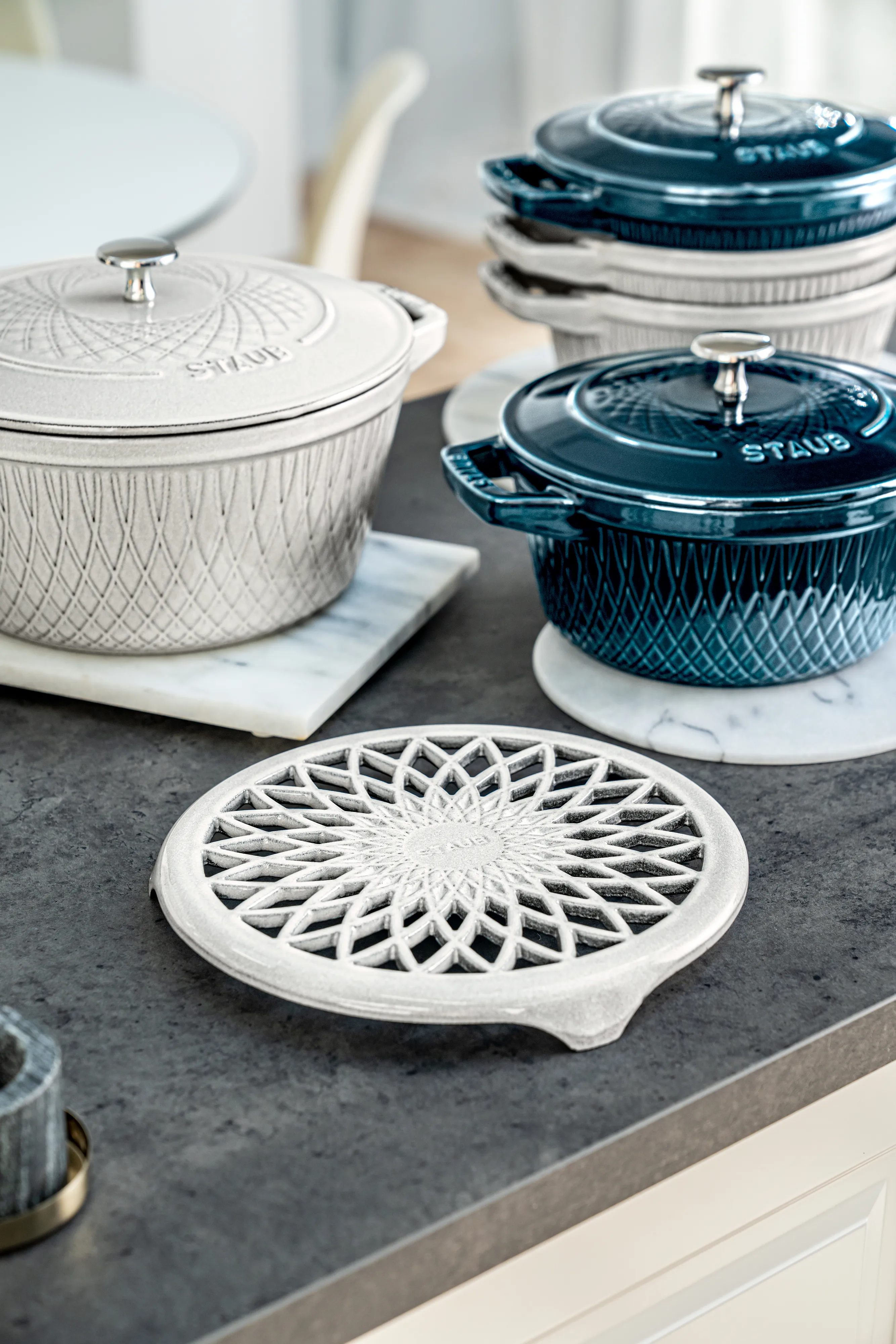 ミ*ト様 STAUB 土鍋 16cm ライトパープル STAUB | ストウブ からのストウブ Twister 鍋敷き 18.5x19 cm