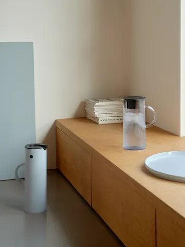 EM77 Stelton バキュームジャグ 1 L - Soft cloud - Stelton | ステルトン
