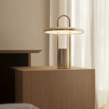 Pier LEDランプ ポータブル 25 cm - Brass - Stelton | ステルトン