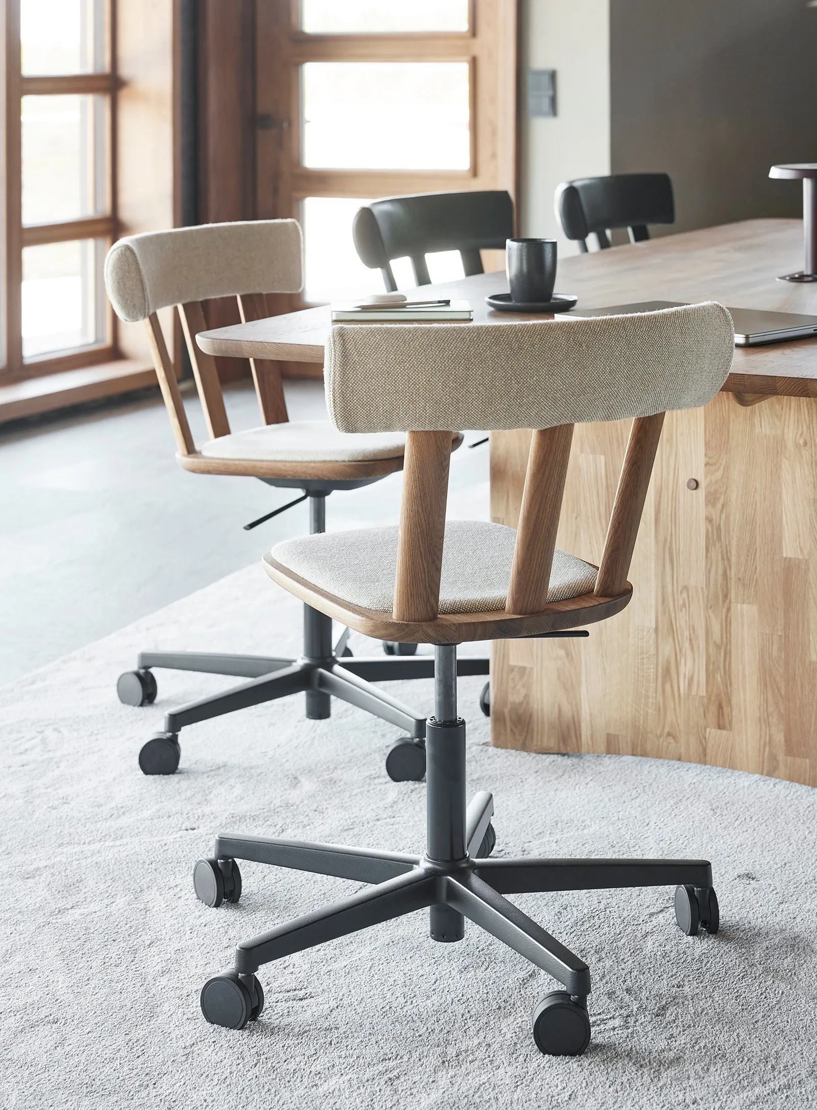 Alt チェア 回転ベース 布張りシート オーク, Hallingdal 65-220-natural oil Stolab