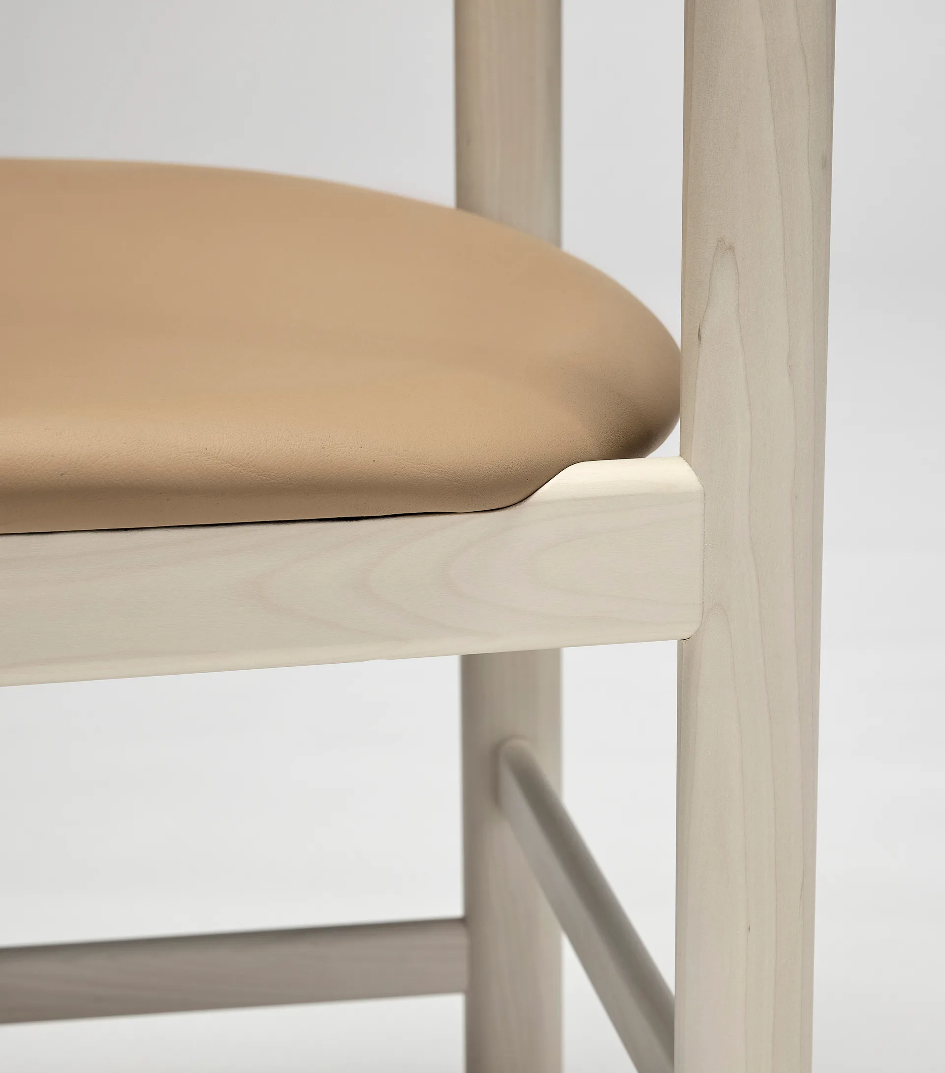 Pal チェア, Birch light matte lacquer-Elmosoft 22030 Stolab