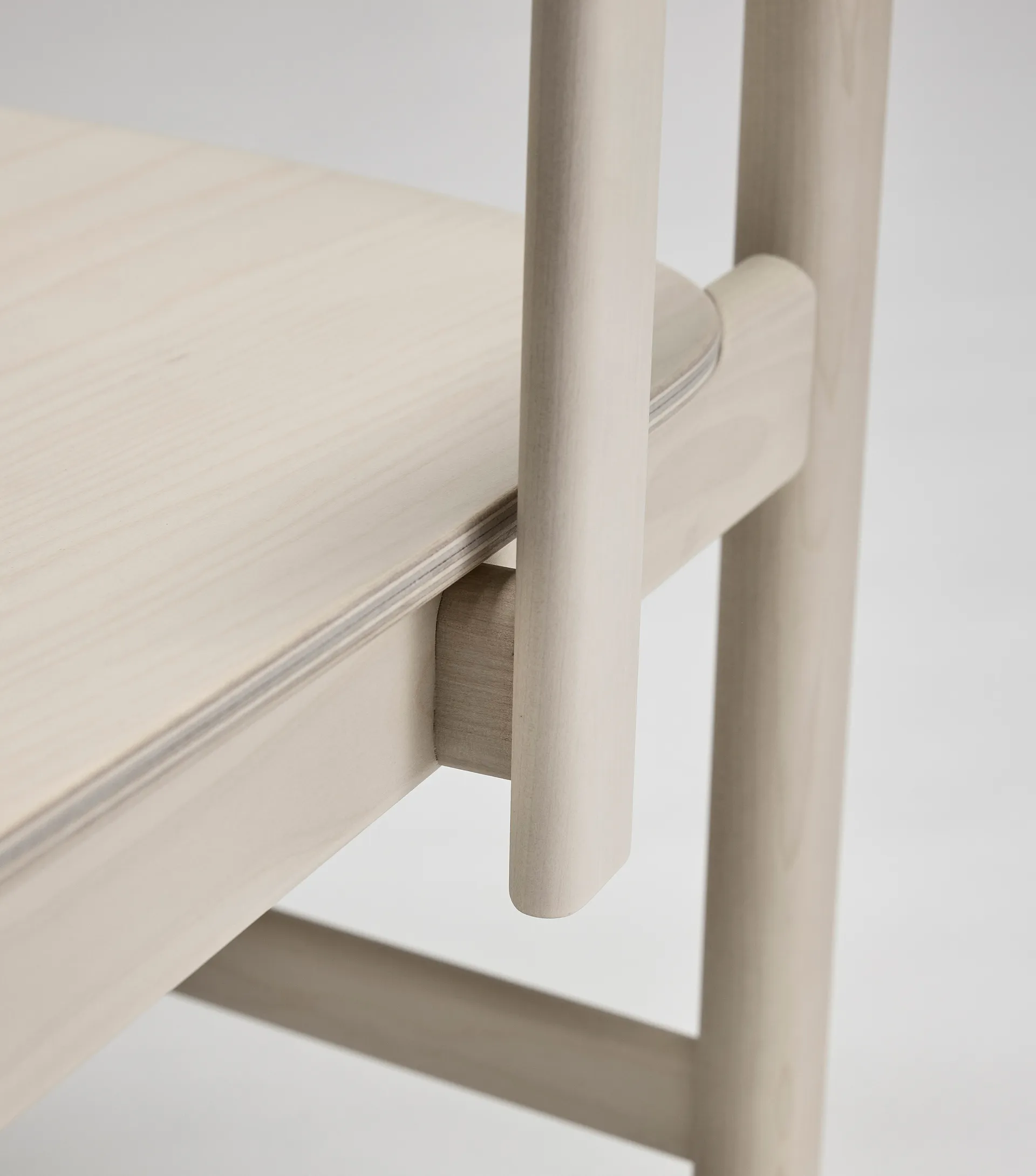 Pal アームチェア, Birch light matte lacquered Stolab