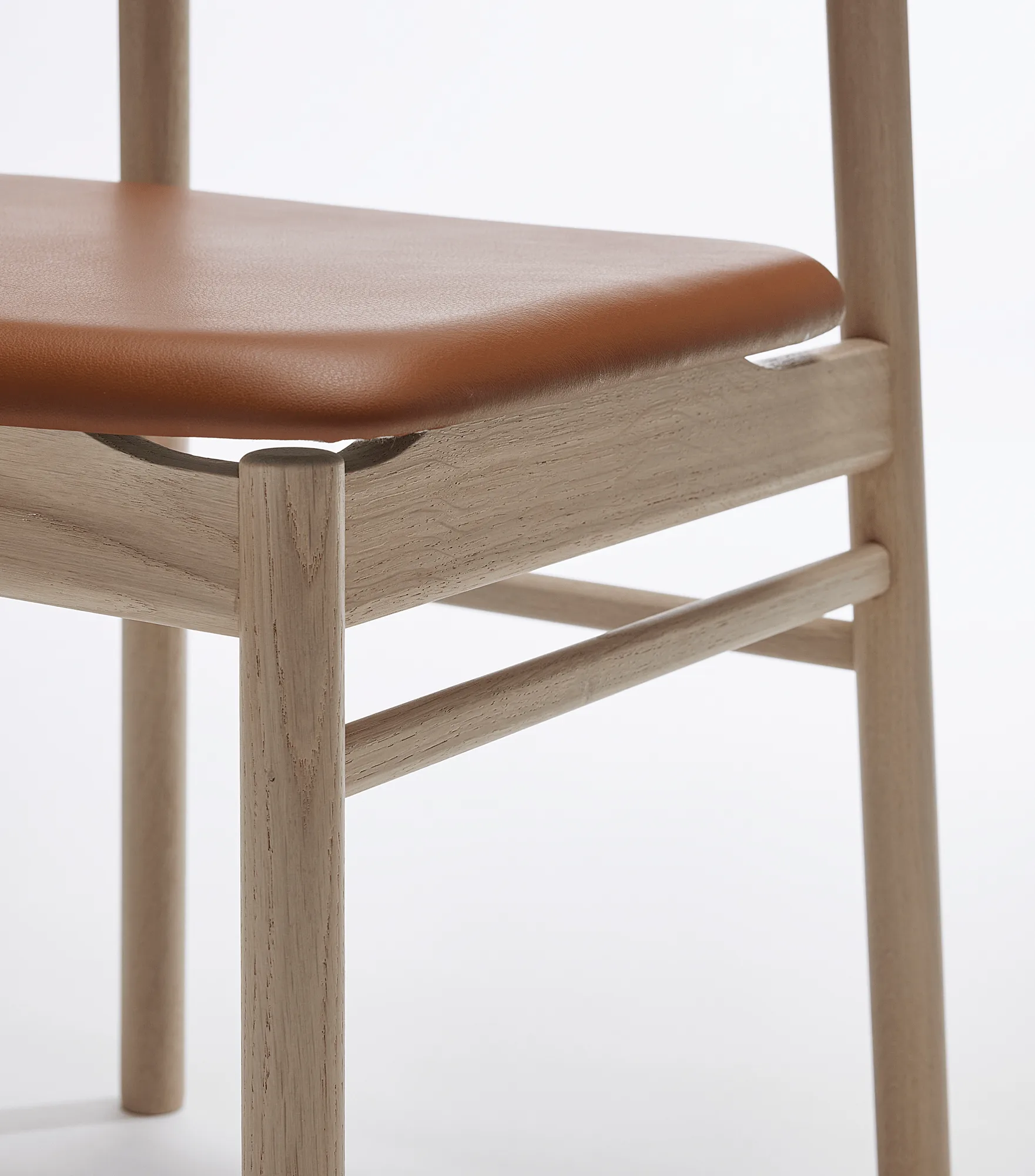 Prima Vista チェア light matte lacquered oak, Leather Elmosoft 43807 cognac Stolab