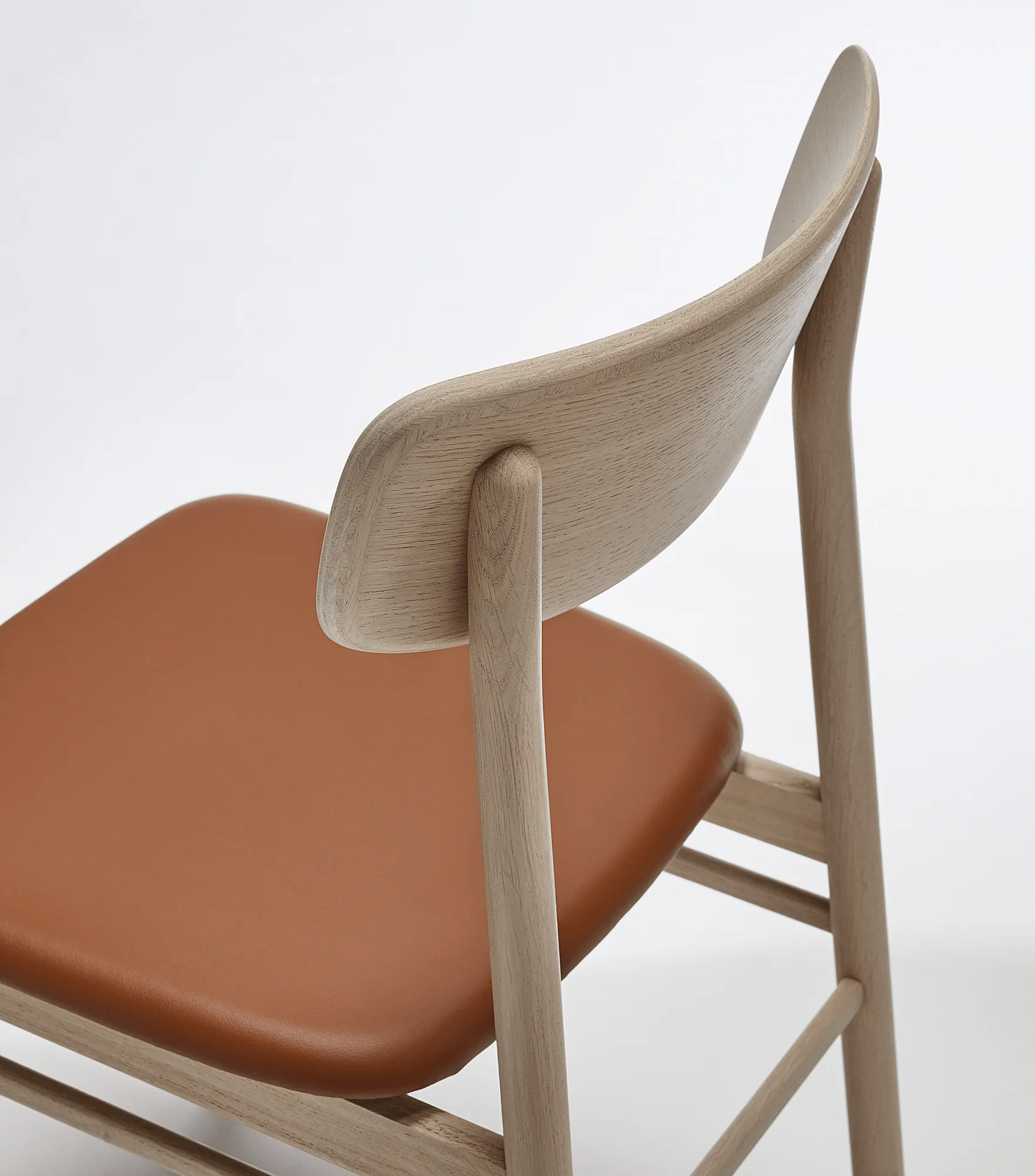 Prima Vista チェア light matte lacquered oak, Leather Elmosoft 43807 cognac Stolab