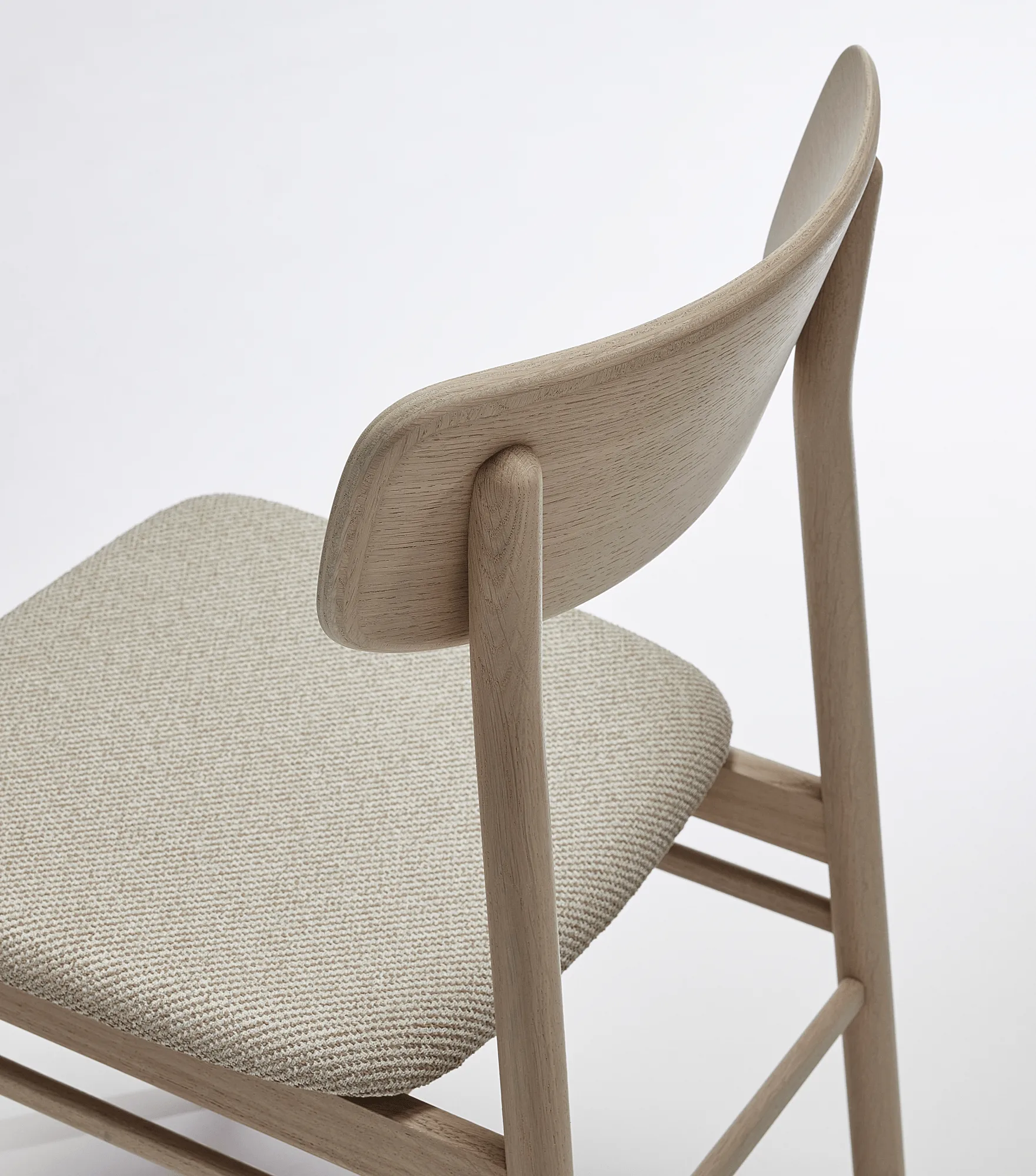 Prima Vista チェア light matte lacquered oak, Textile Atto Driftwood V3576/01 grey Stolab