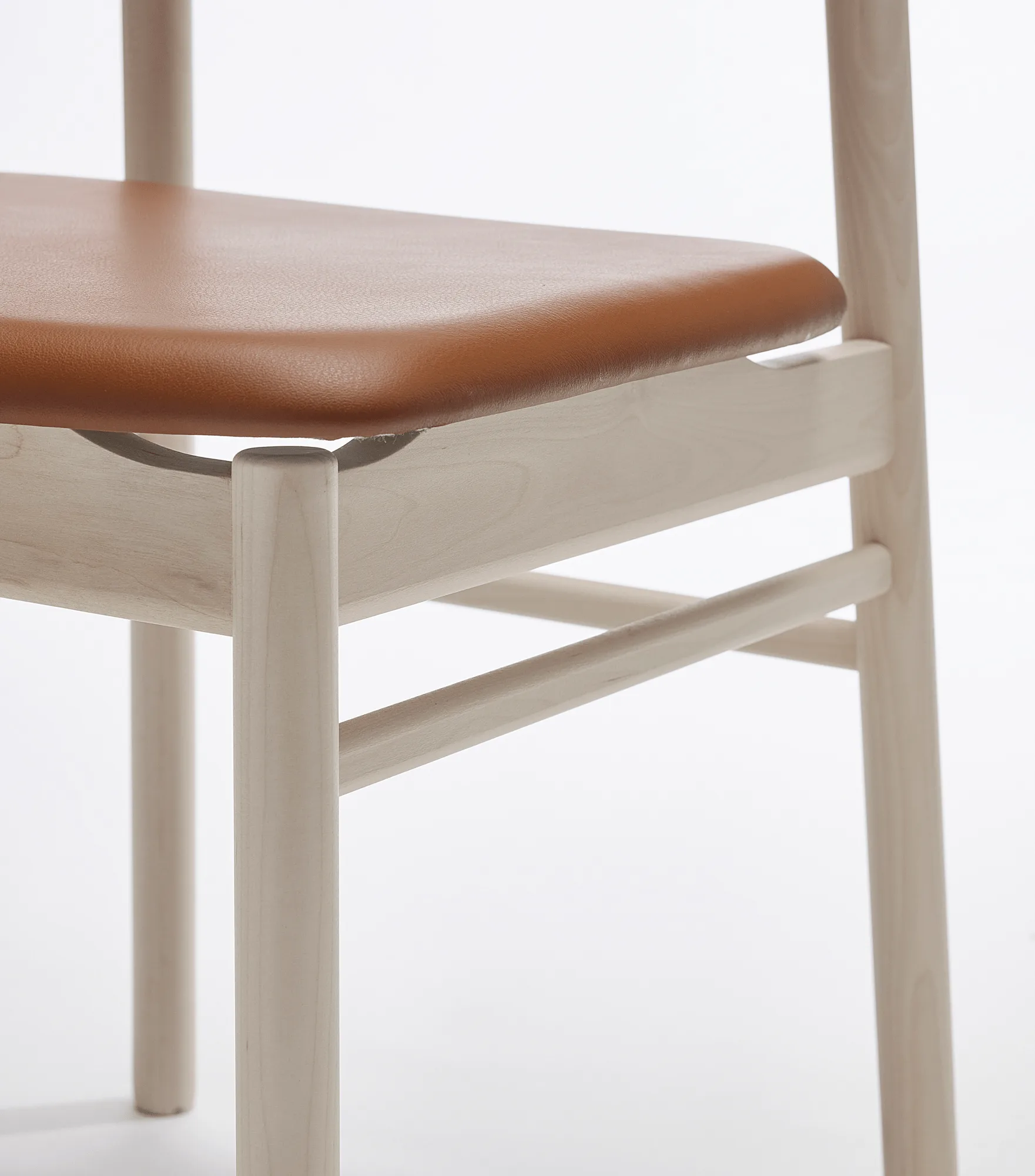 Prima Vista チェア white-oiled birch, Leather Elmosoft 43807 cognac Stolab