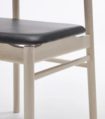 Prima Vista チェア white-oiled birch - Leather Elmosoft 99001 black - Stolab