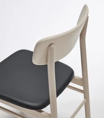 Prima Vista チェア white-oiled birch - Leather Elmosoft 99001 black - Stolab
