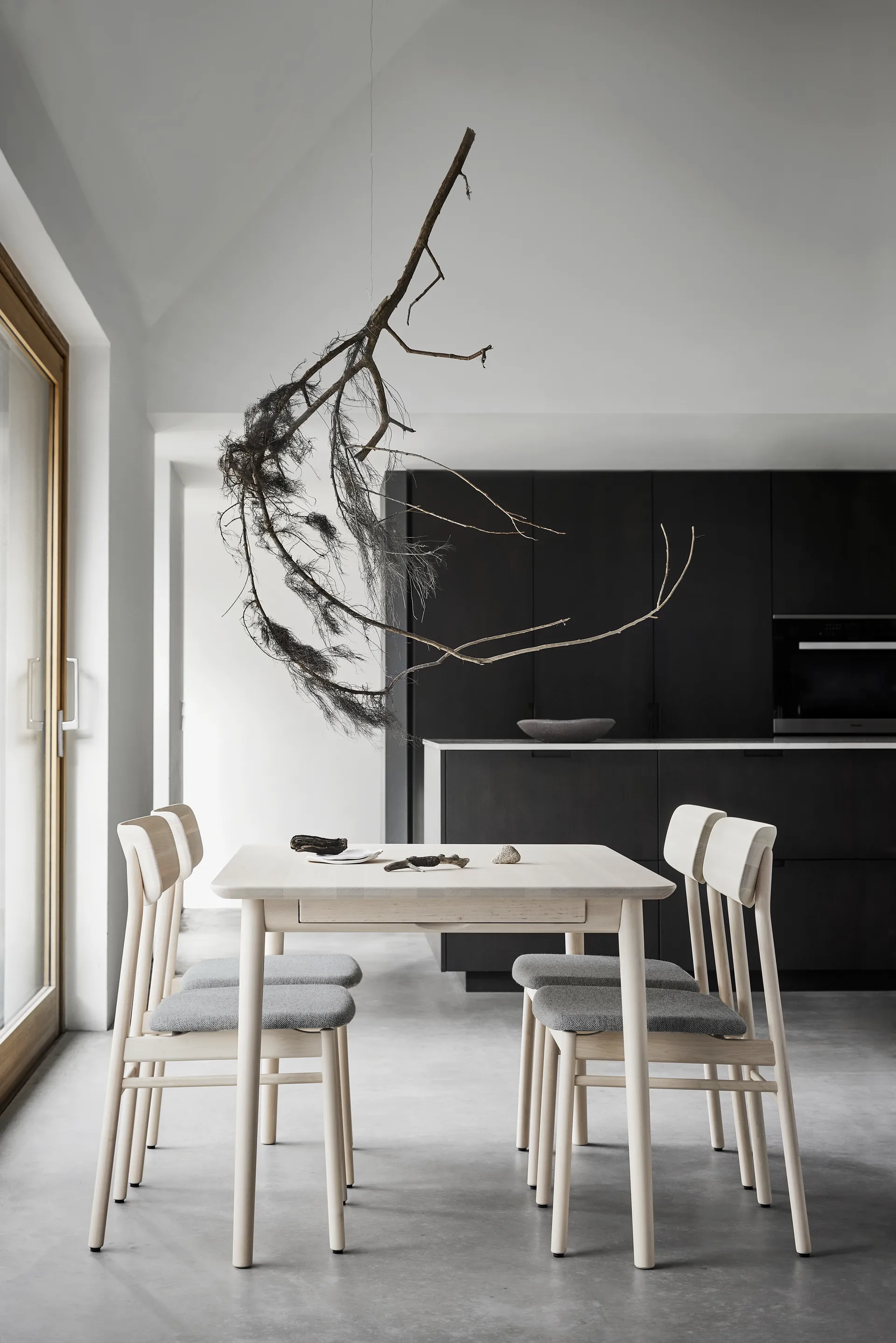 Prima Vista チェア white-oiled birch, Leather elmotique 43807 cognac Stolab