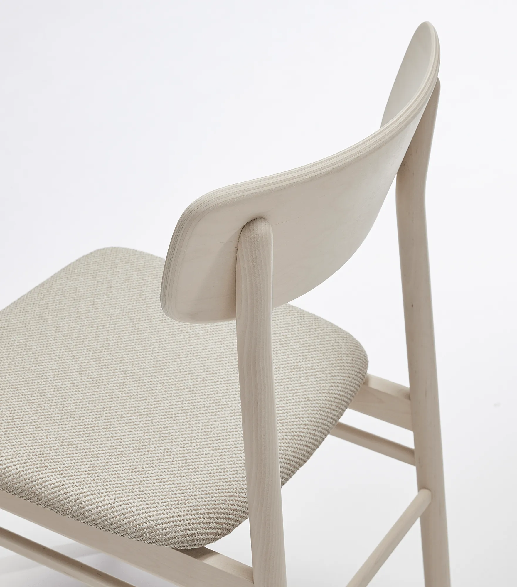 Prima Vista チェア white-oiled birch, Textile Atto Driftwood V3576/01 grey Stolab