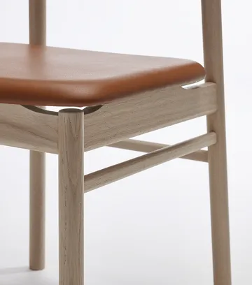 Prima Vista チェア white-oiled oak - Leather Elmosoft 43807 cognac - Stolab