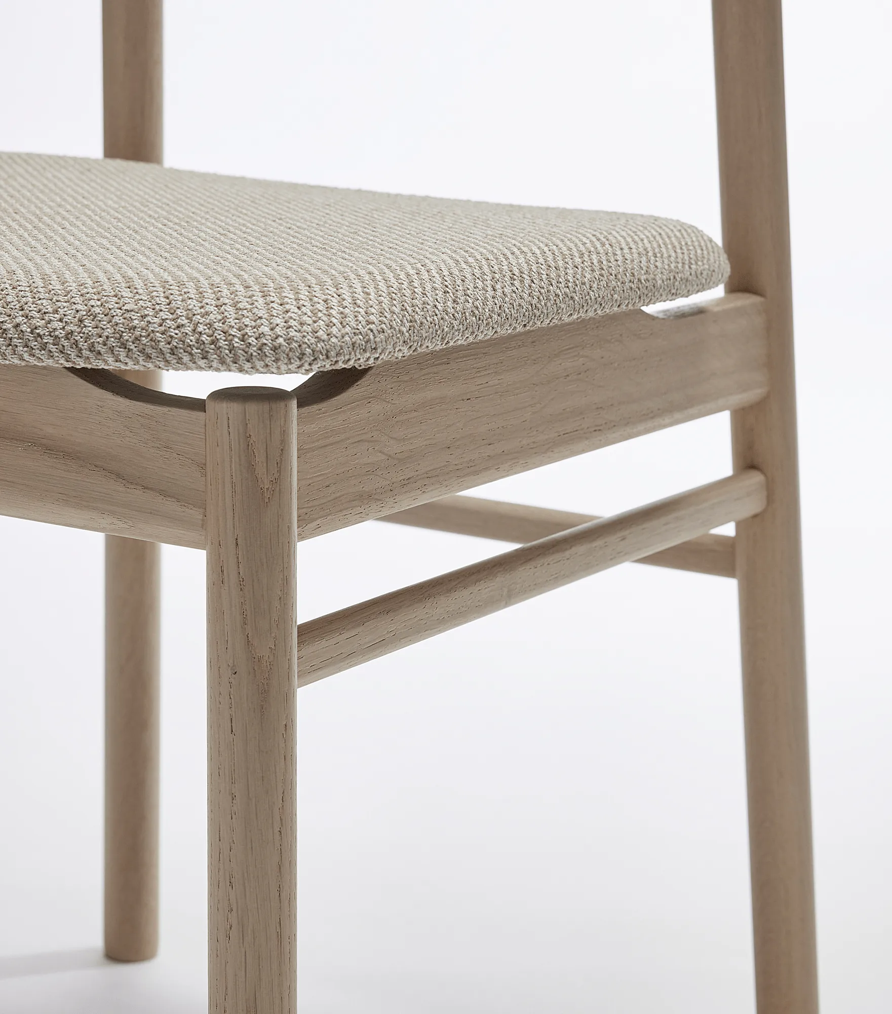 Prima Vista チェア white-oiled oak, Textile Atto Driftwood V3576/01 grey Stolab