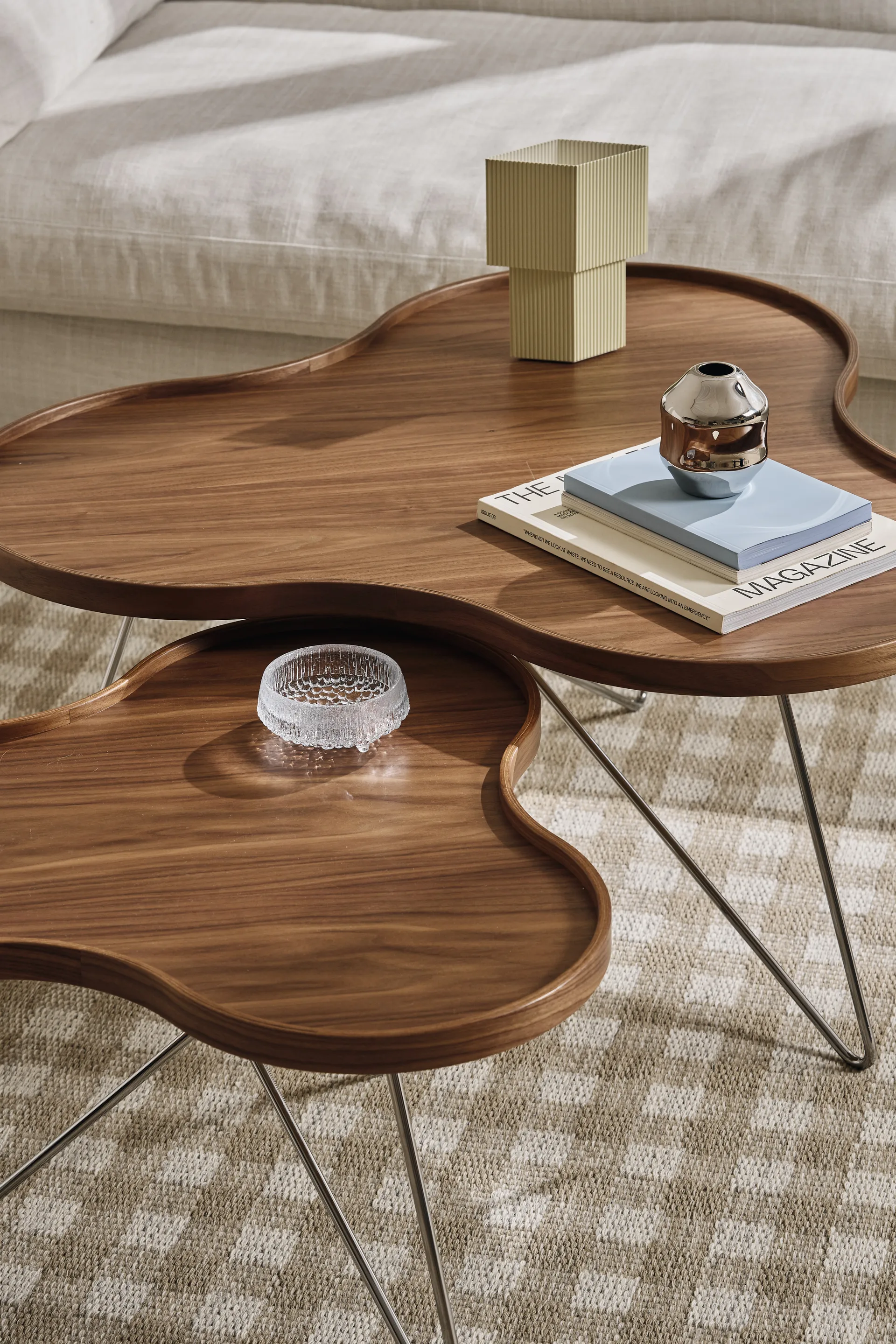 Flower モノ テーブル スペシャルエディション 62x66 cm, H39 cm-lacquered walnut-chromed steel Swedese