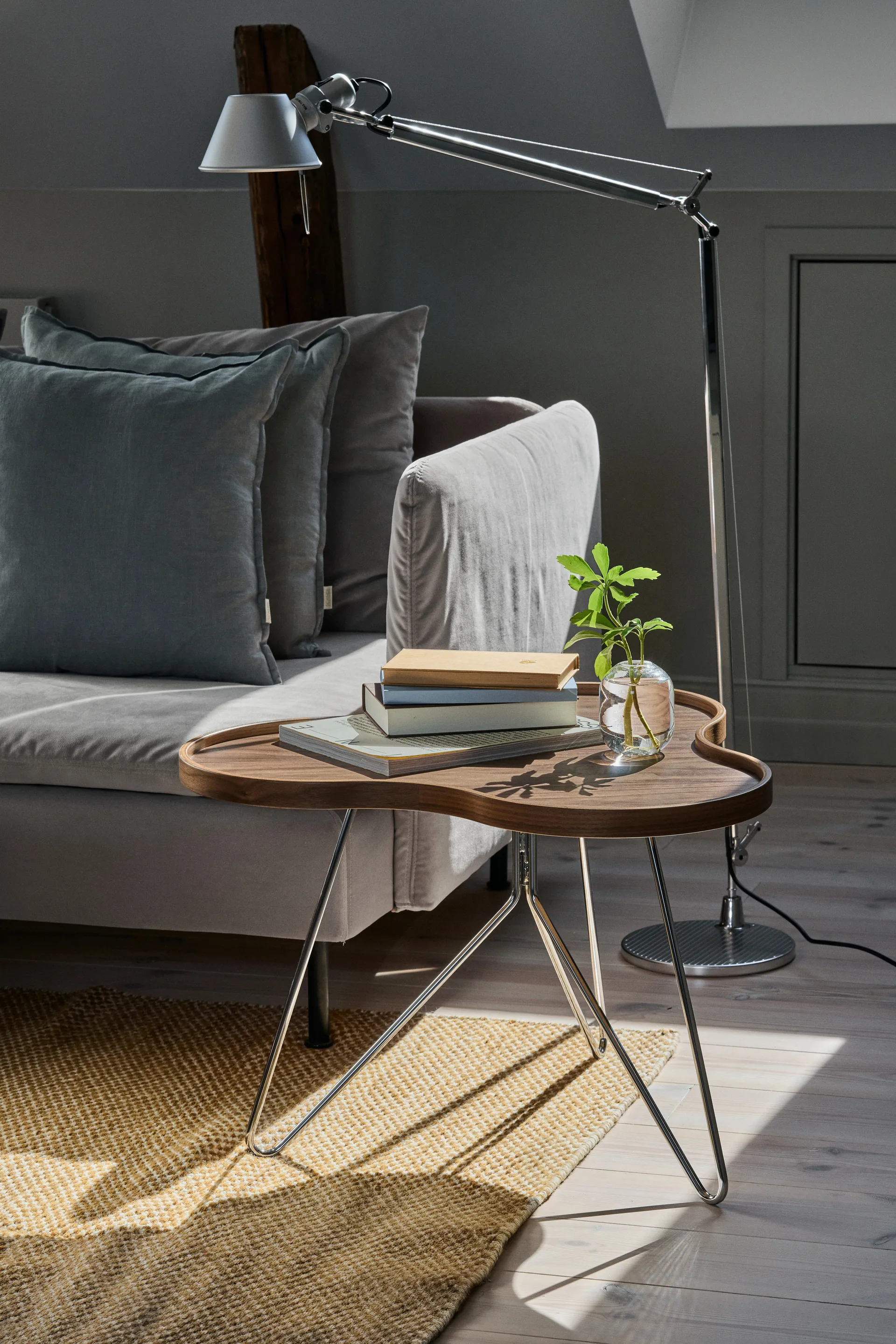 Flower モノ テーブル スペシャルエディション 62x66 cm, H45 cm-lacquered walnut-chromed steel Swedese