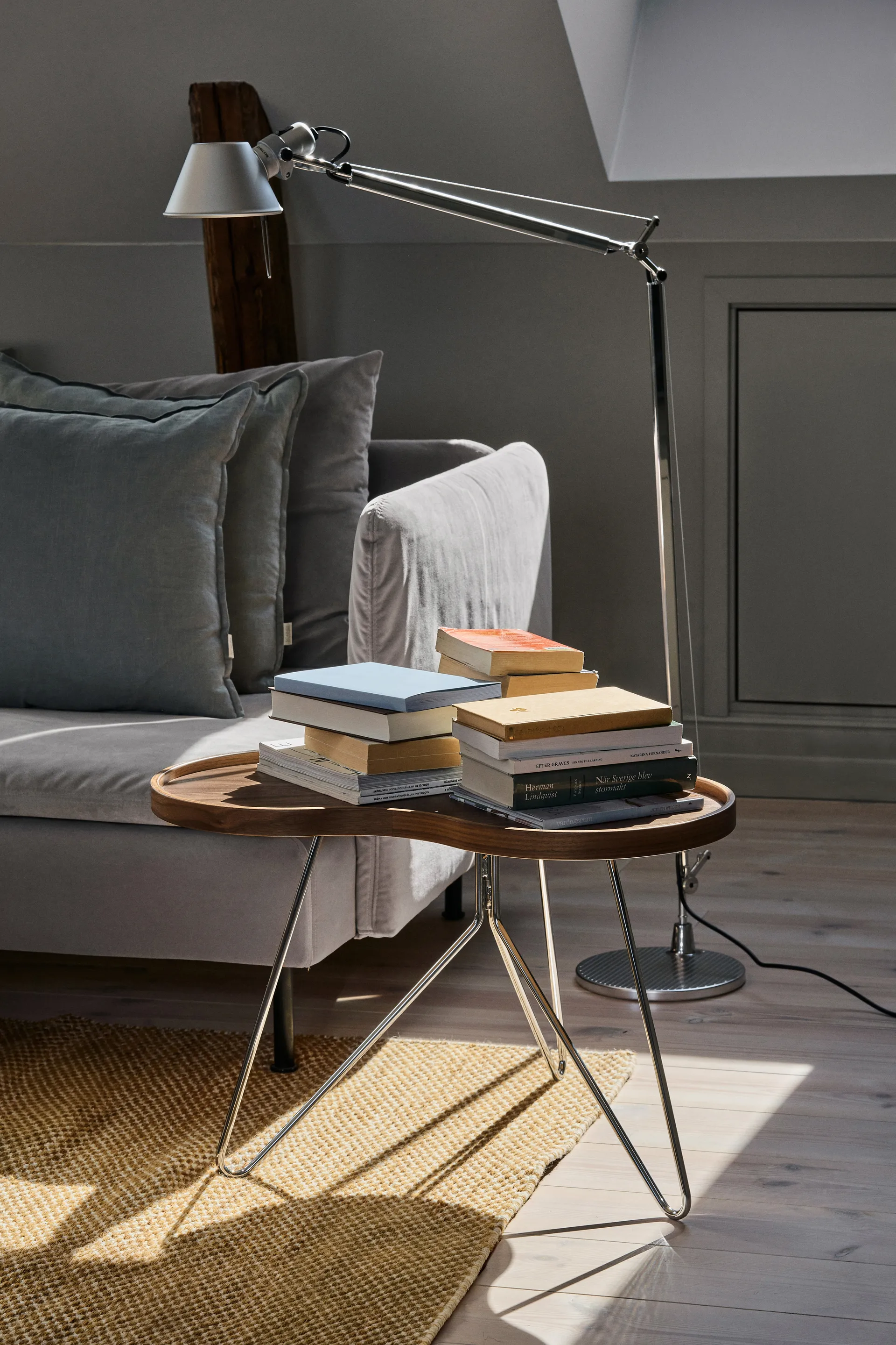 Flower モノ テーブル スペシャルエディション 62x66 cm, H45 cm-lacquered walnut-chromed steel Swedese