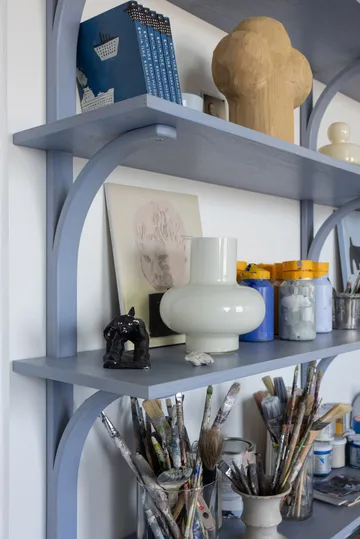 Levi シェルフ - Ilke blue, stainless steel, 2 shelves, 90 cm - Swedese