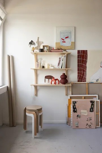 Levi シェルフ - White-pigmented oak-stainless steel, 2 shelves, 90 cm - Swedese