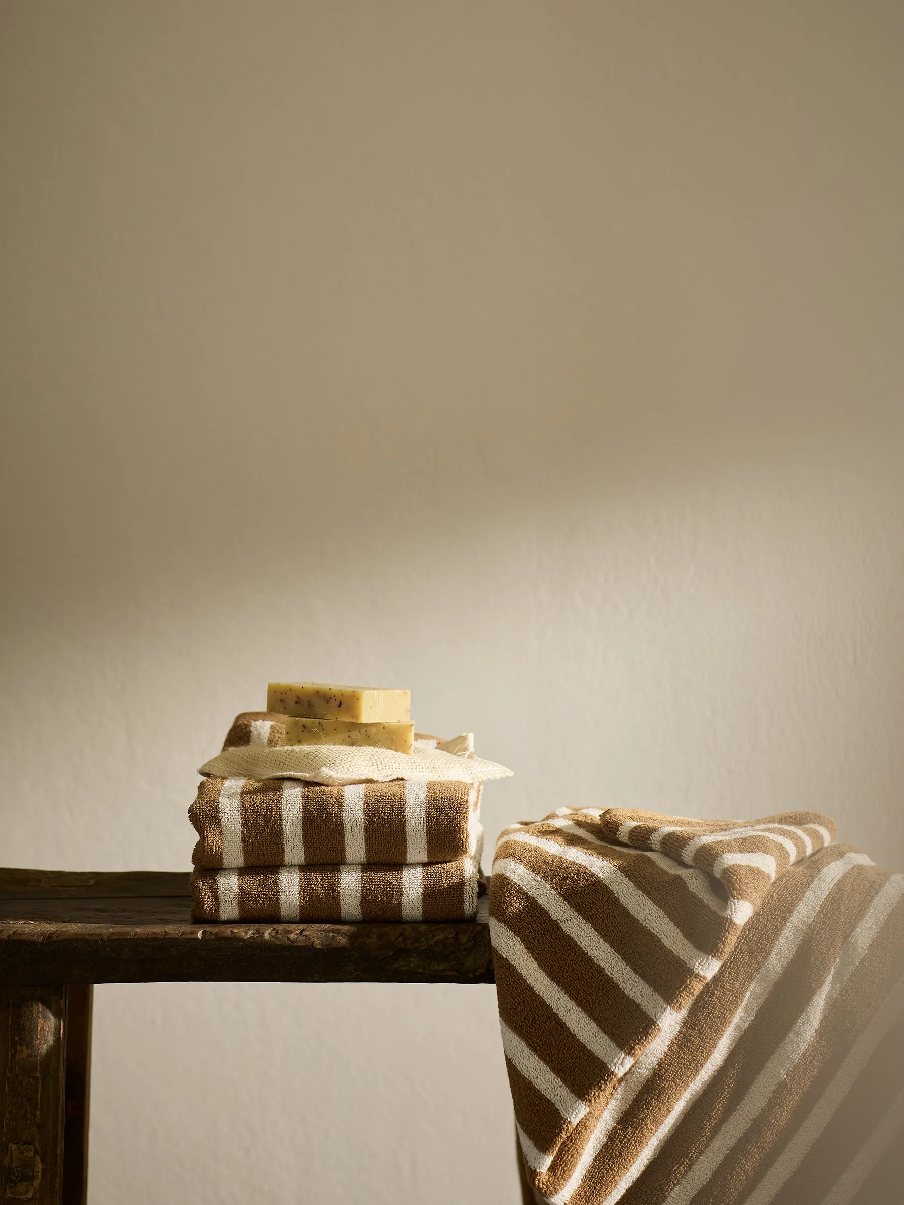 Bonnie バスタオル 70x140 cm, Brown Tell Me More | テルミーモア