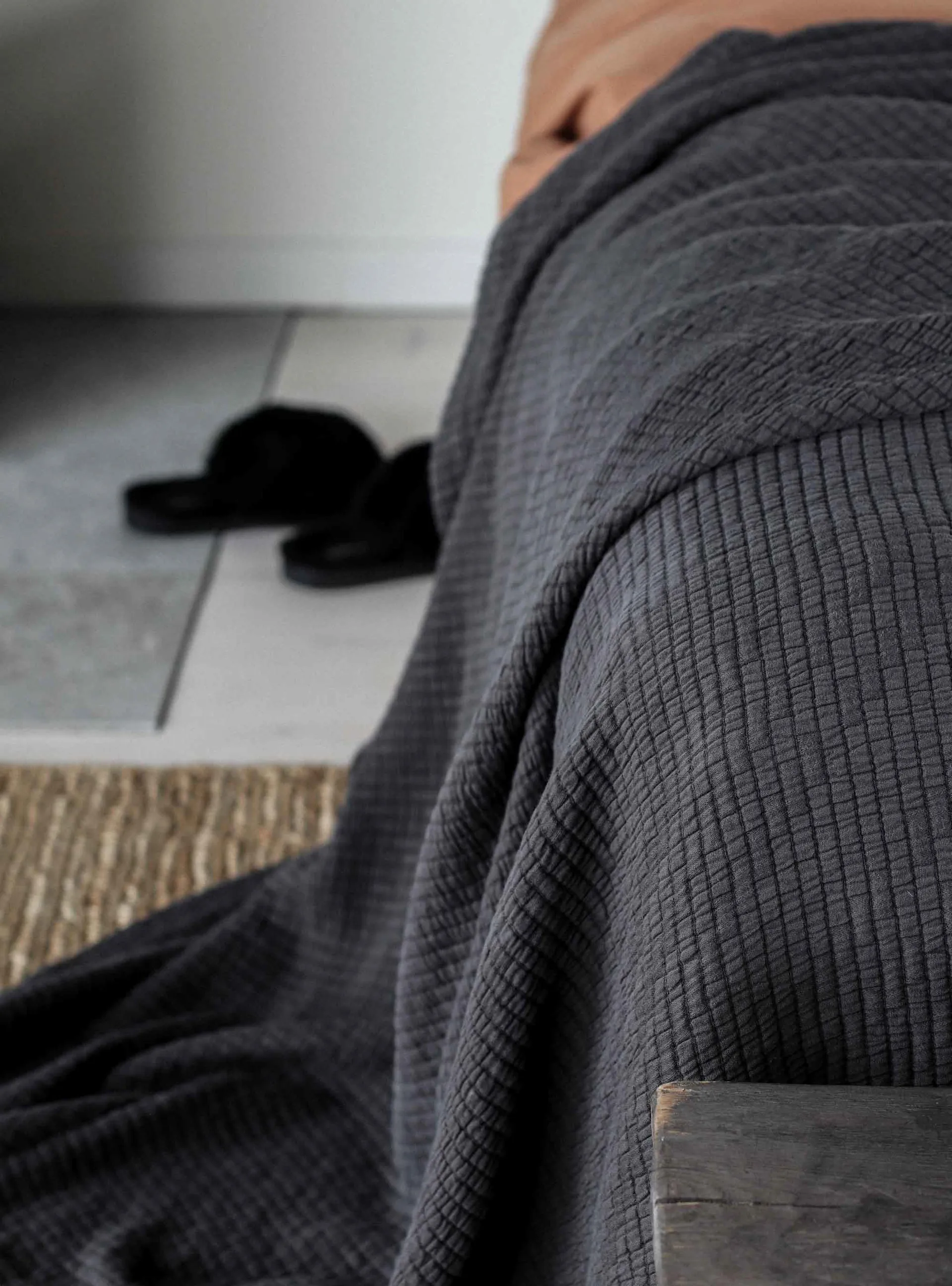 Brick ベッドスプレッド 140x200 cm, Charcoal Tell Me More | テルミーモア