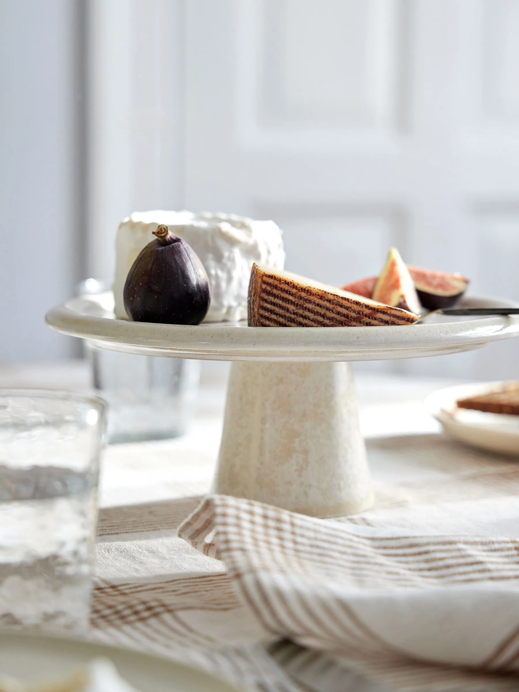 Granada ケーキスタンド, Cream, Ø26x11 cm Tell Me More | テルミーモア