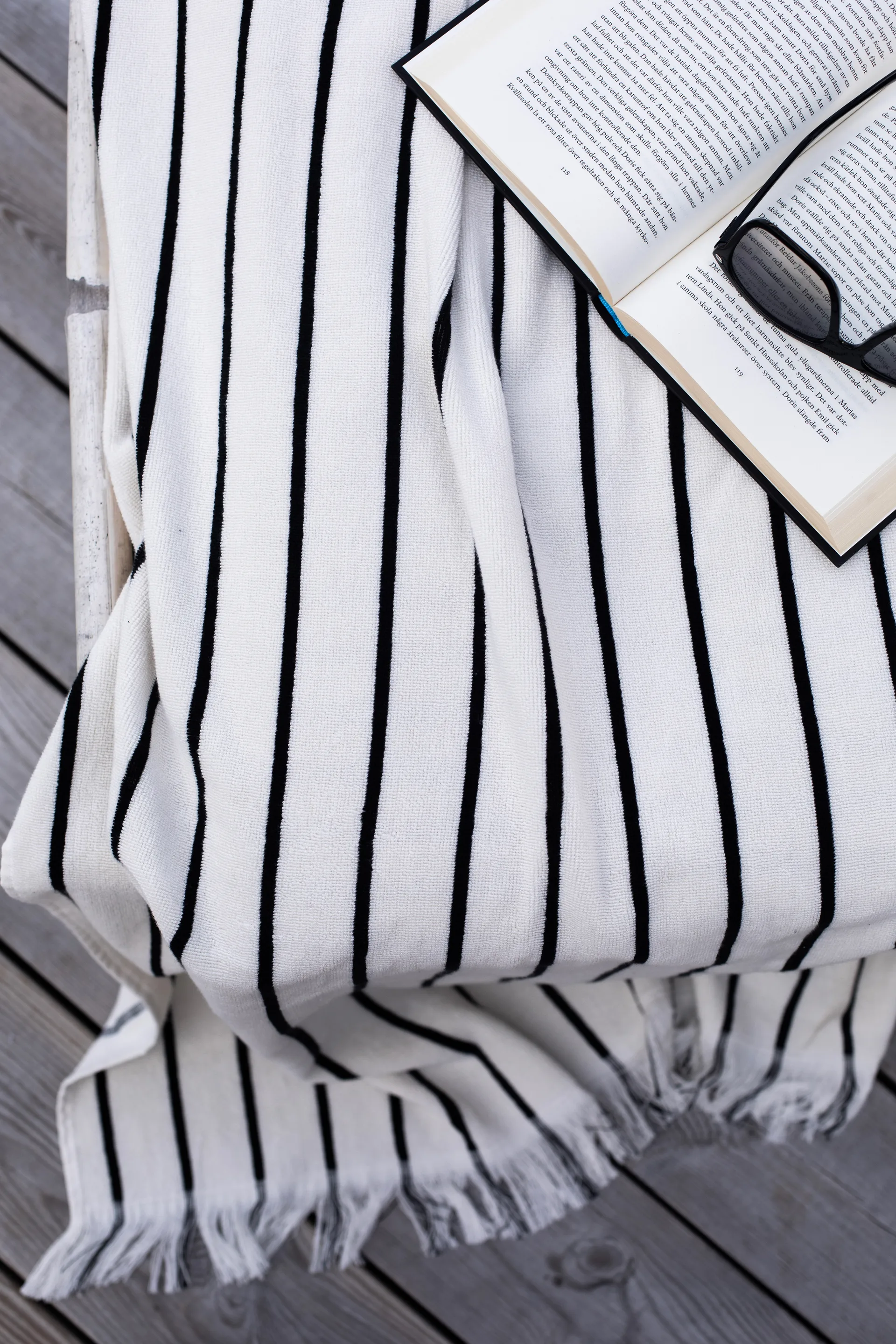 Juno バスタオル 100x180 cm, Black Tell Me More | テルミーモア