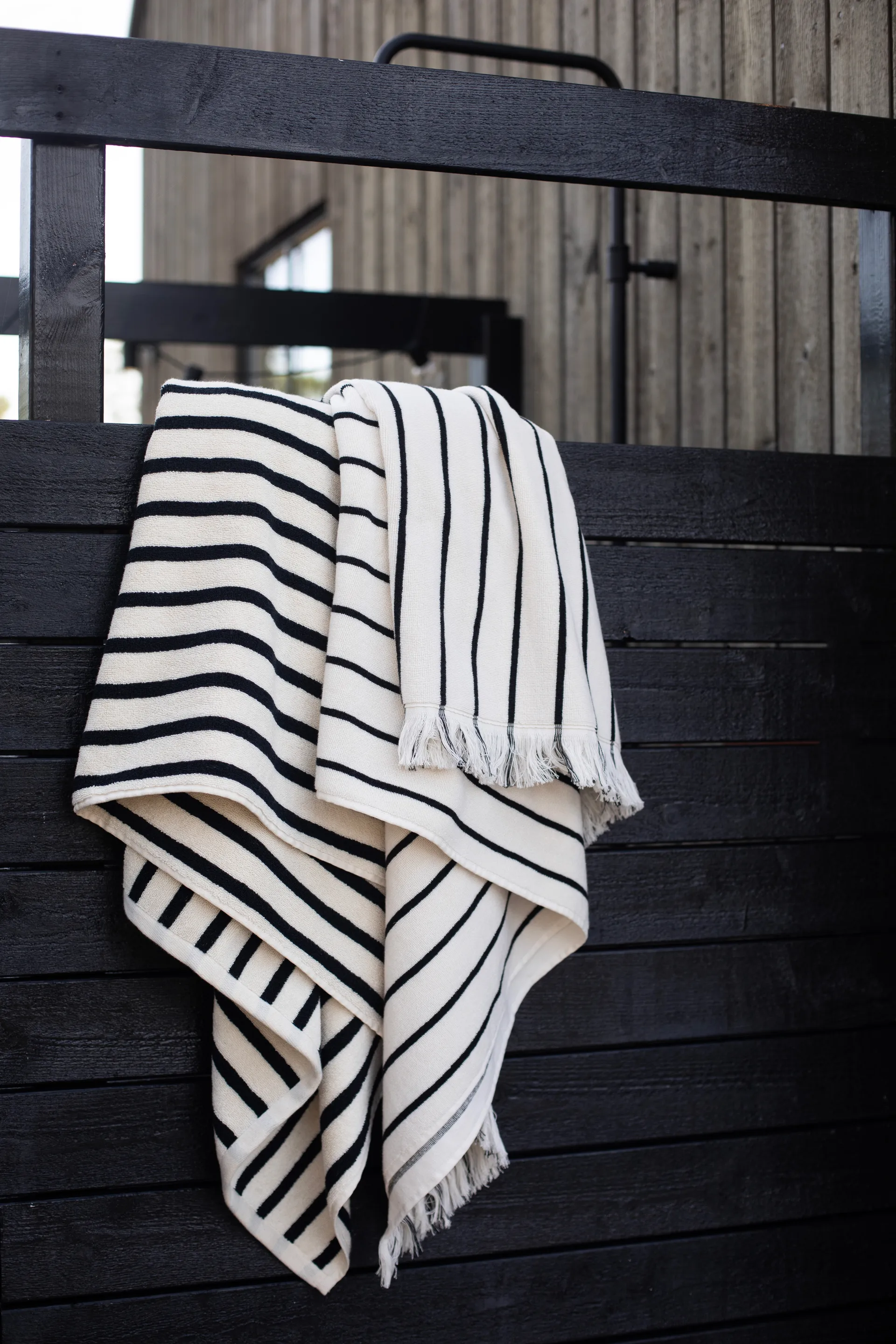 Juno バスタオル 100x180 cm, Black Tell Me More | テルミーモア