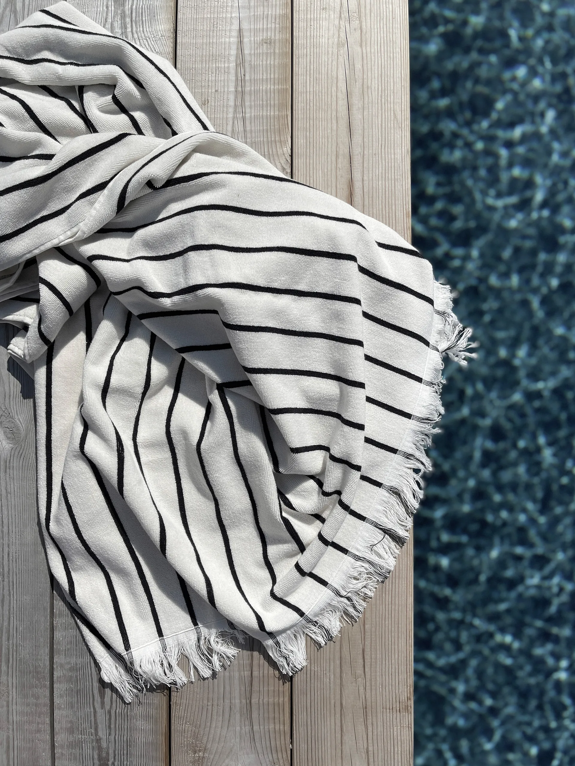 Juno バスタオル 100x180 cm, Black Tell Me More | テルミーモア