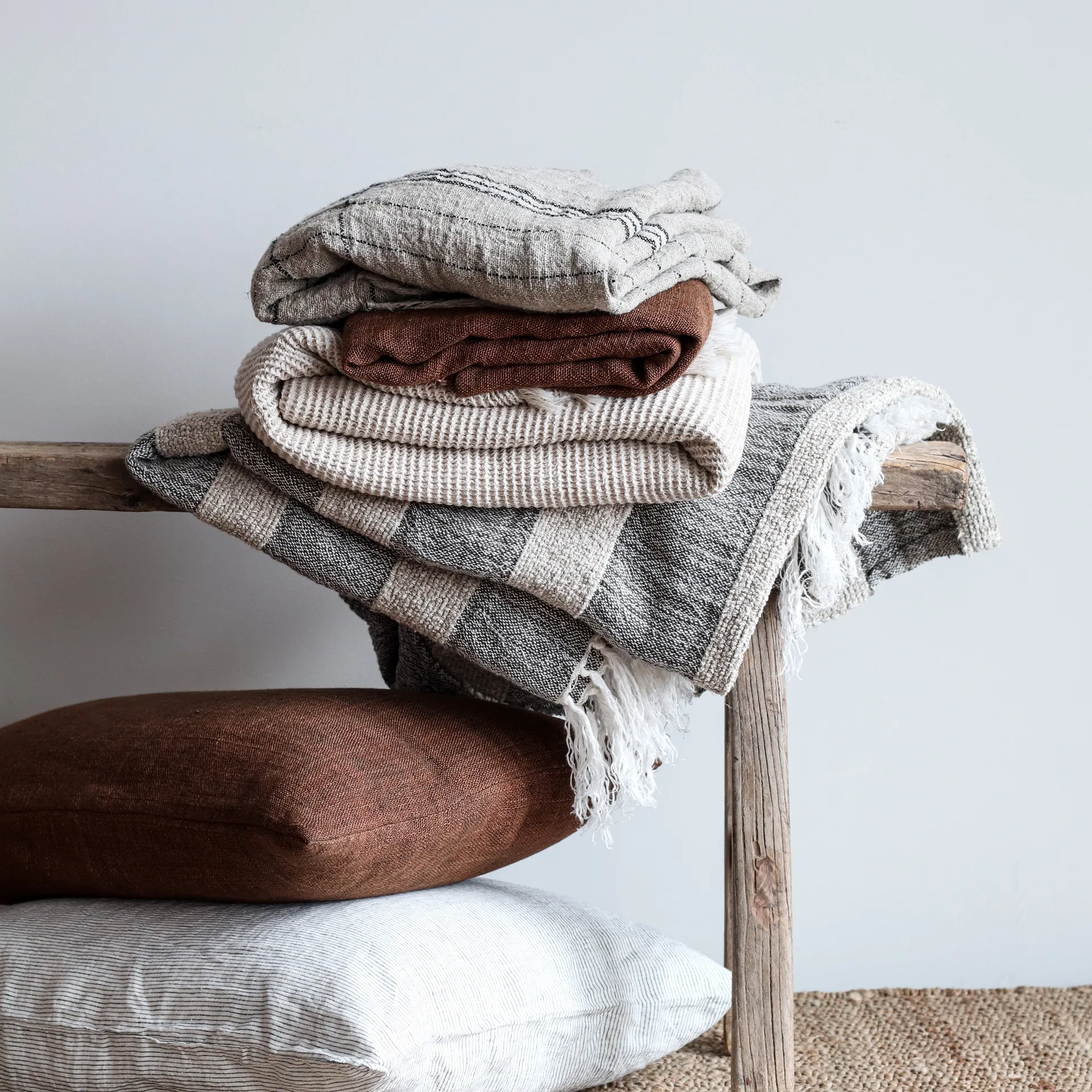 Mauro スロー 130x170 cm, grey-white Tell Me More | テルミーモア