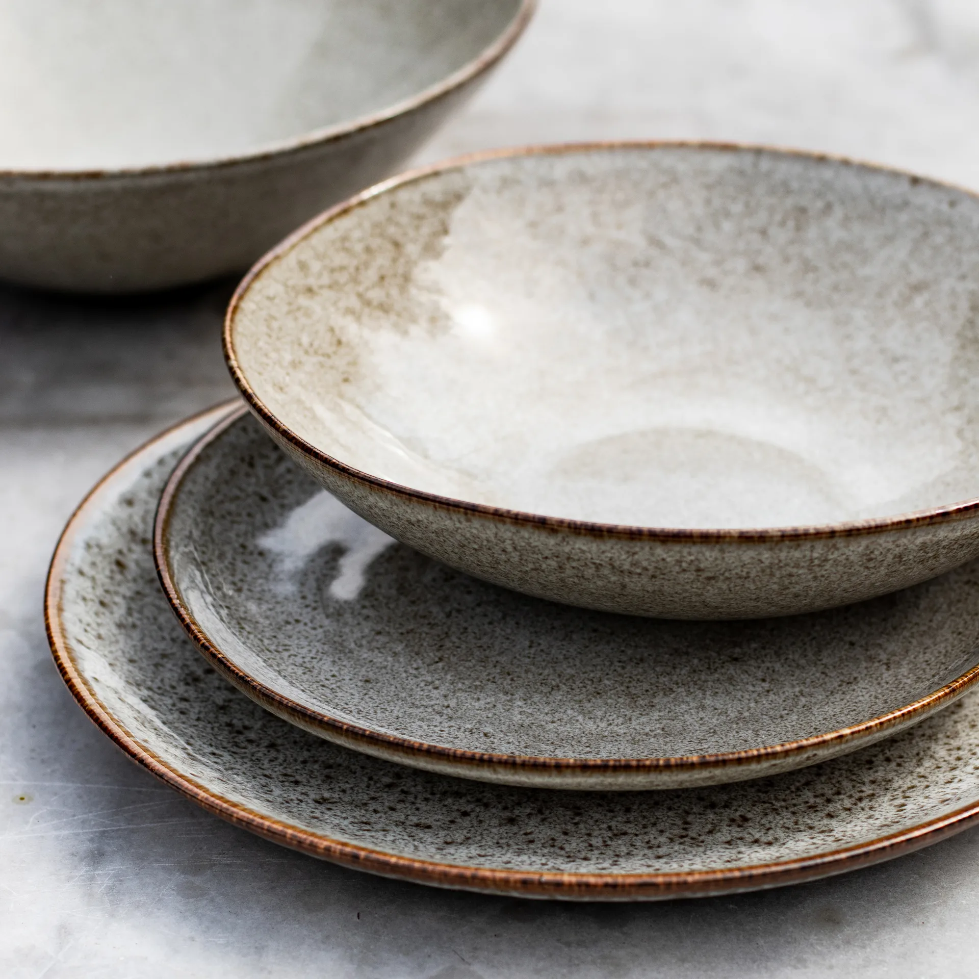 Taranto スモール プレート Ø17 cm, Sand Tell Me More | テルミーモア