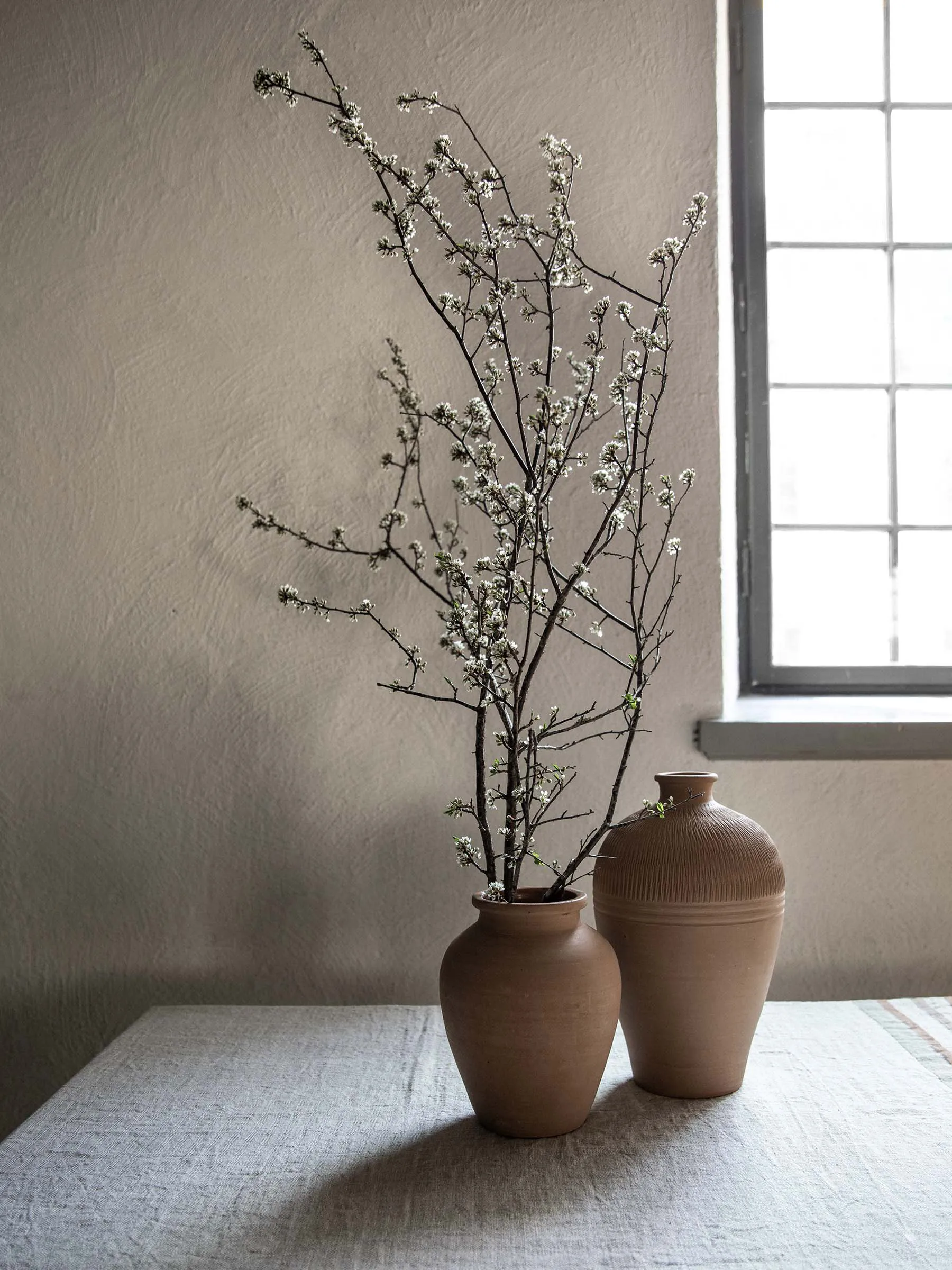 Terracina urn medium 26 cm, Terracotta Tell Me More | テルミーモア