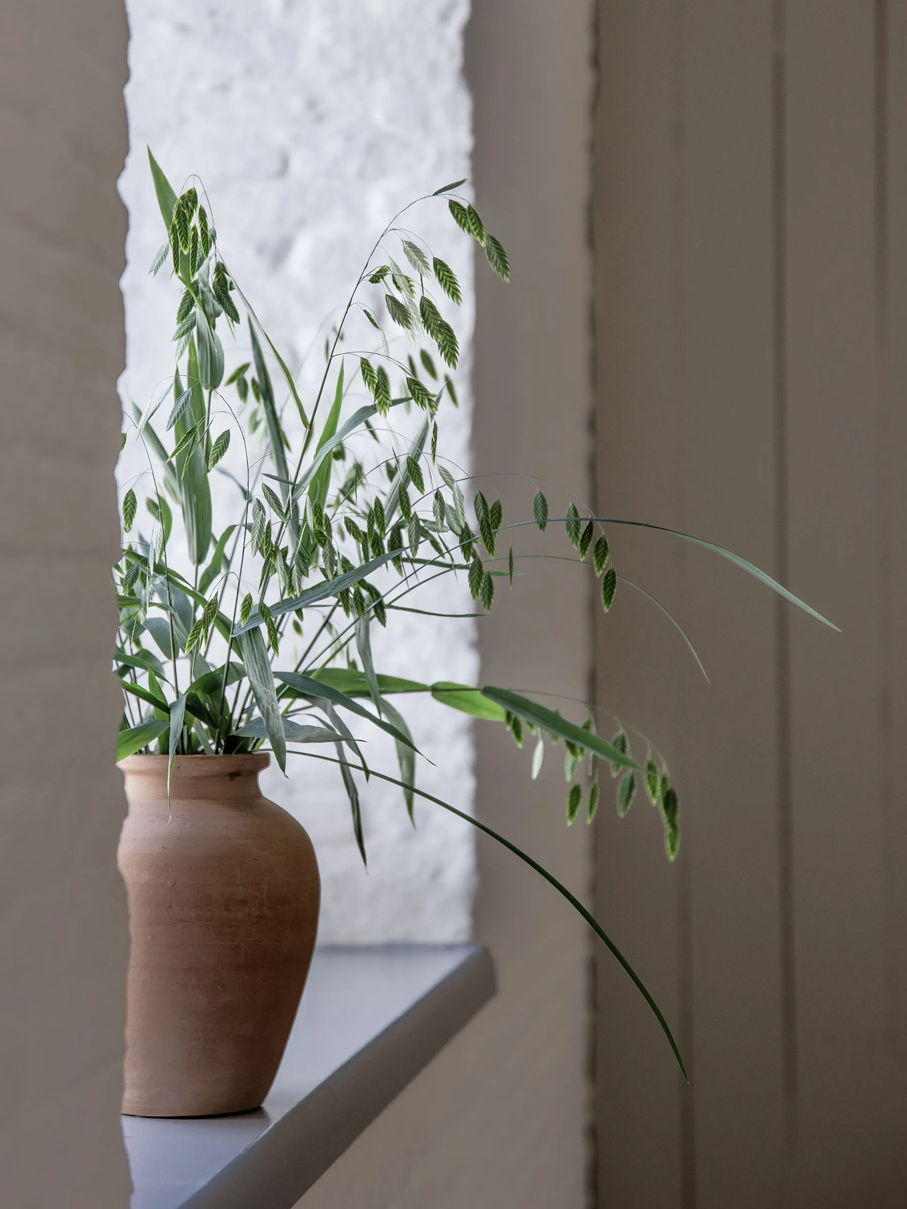 Terracina urn medium 26 cm, Terracotta Tell Me More | テルミーモア