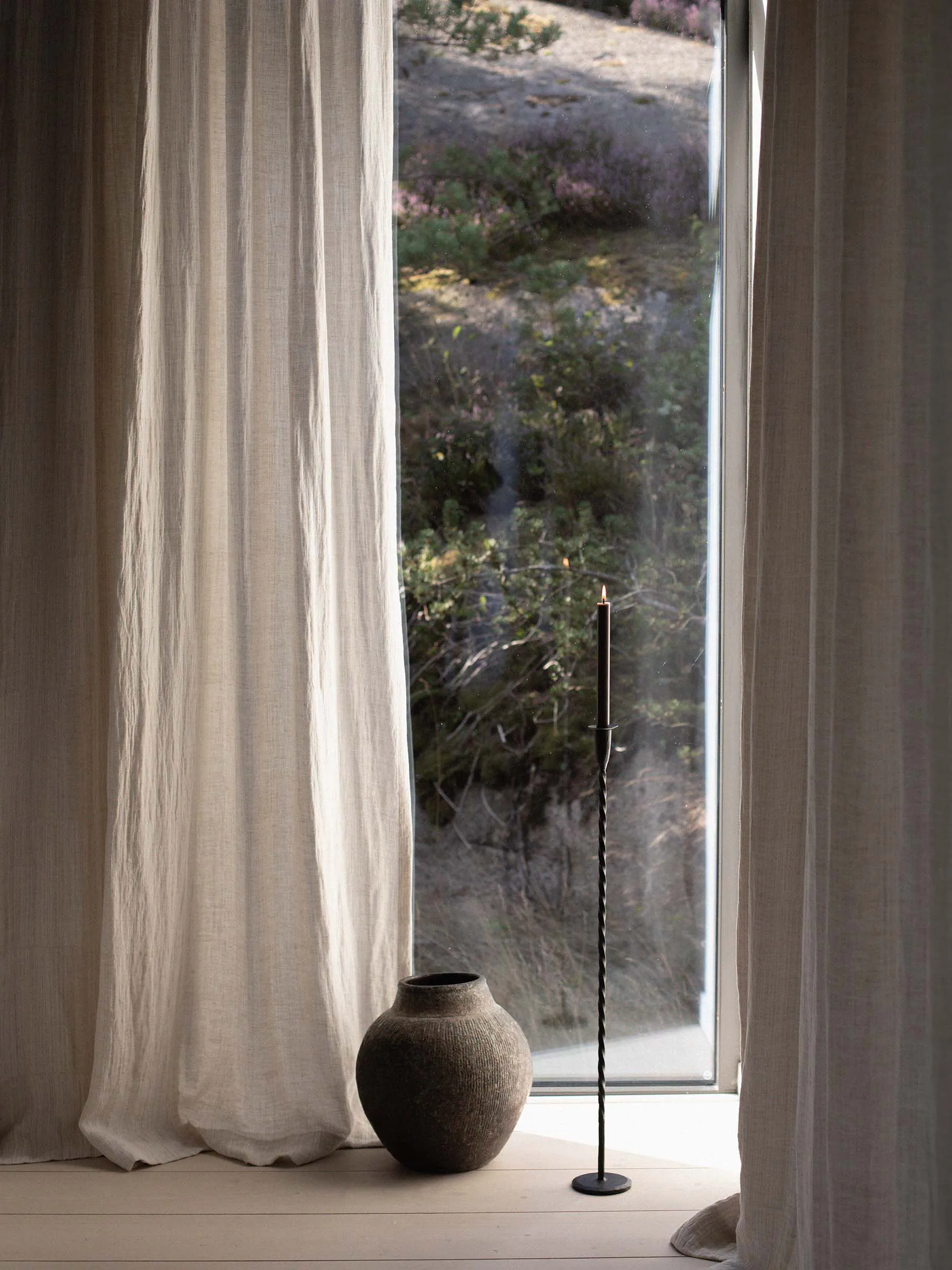 Twist フロアキャンドルホルダー 80 cm, Black Tell Me More | テルミーモア