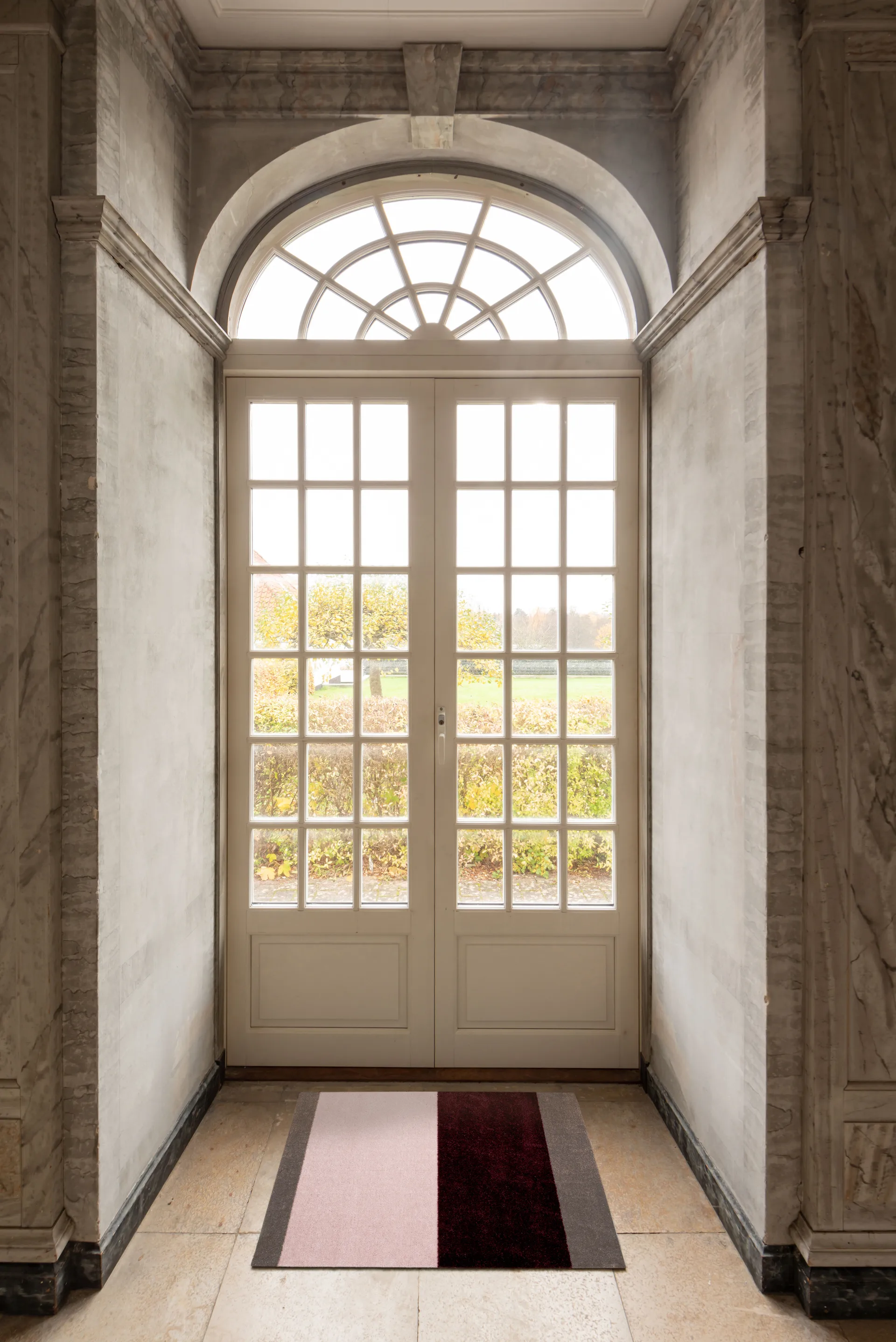 Stripes ホリゾンタルドアマット, Bordeaux-rose-sand, 60x90 cm tica copenhagen