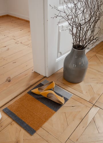 Stripes by tica. horizontal. ドアマット - Dijon-brown-sand. 40x60 cm - tica copenhagen
