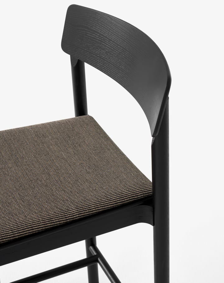 Betty TK14 カウンターチェア 65 cm, Fuse 0351-black laquered ash &Tradition | アンドトラディション