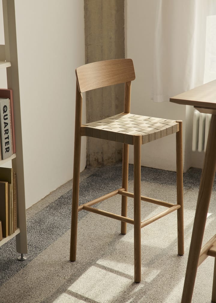 Betty TK15 バーチェア 75 cm, Smoked oiled oak-natural linen &Tradition | アンドトラディション