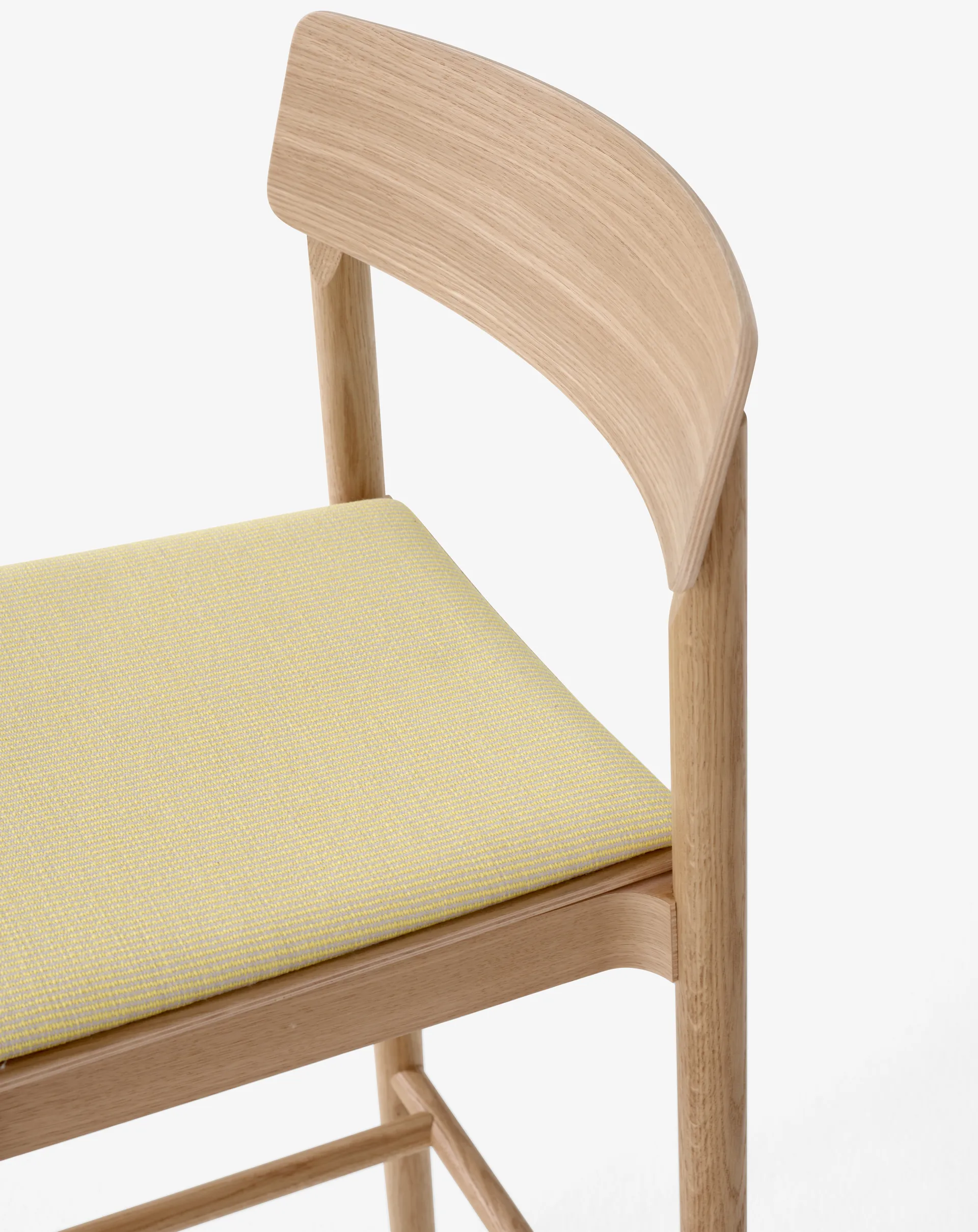 Betty TK17 バーチェア 75 cm, Fuse 0421-laquered solid oak &Tradition | アンドトラディション