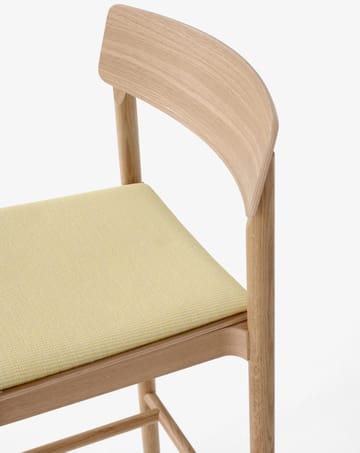 Betty TK17 バーチェア 75 cm - Fuse 0421-laquered solid oak - &Tradition | アンドトラディション