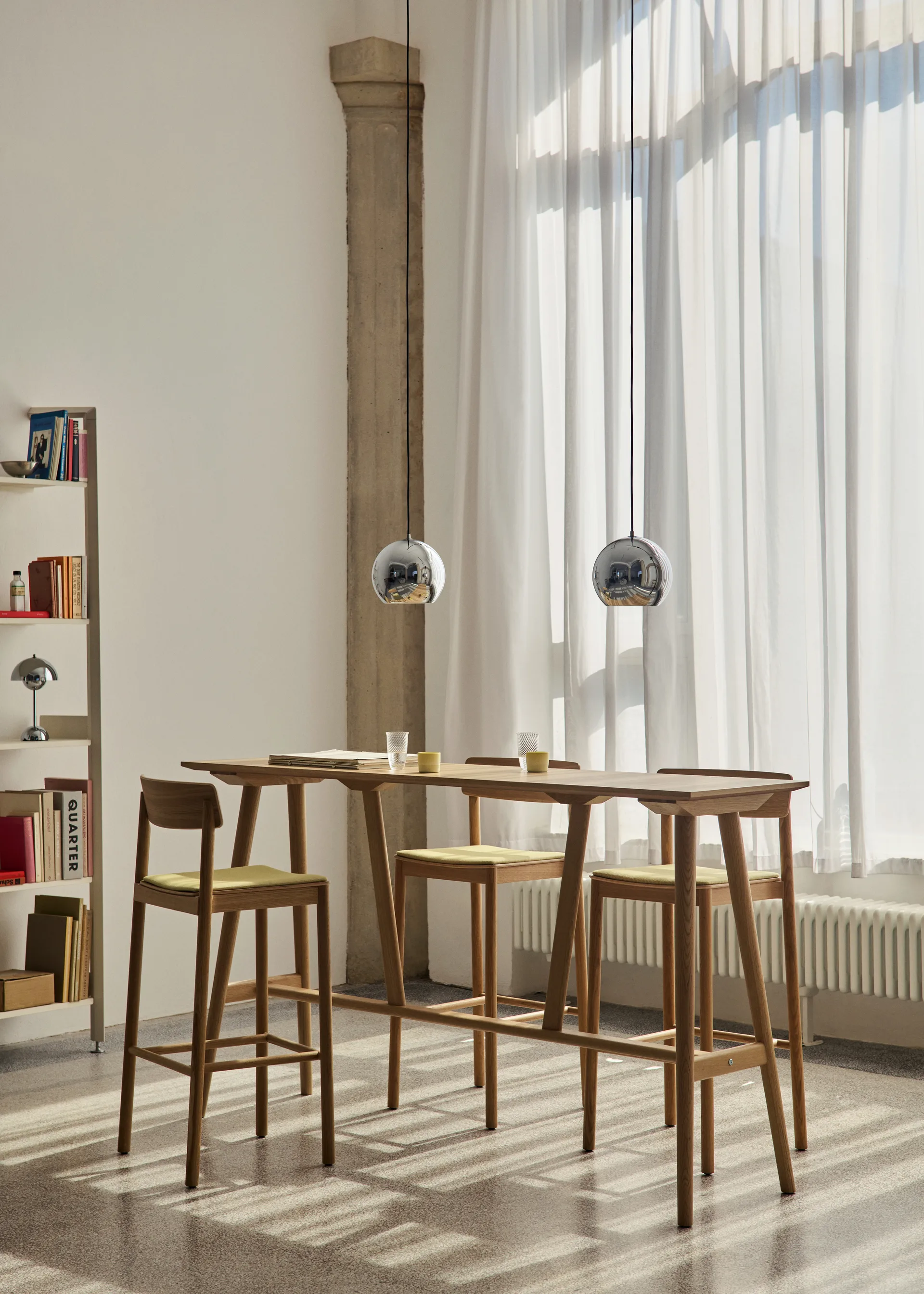 Betty TK17 バーチェア 75 cm, Fuse 0421-laquered solid oak &Tradition | アンドトラディション