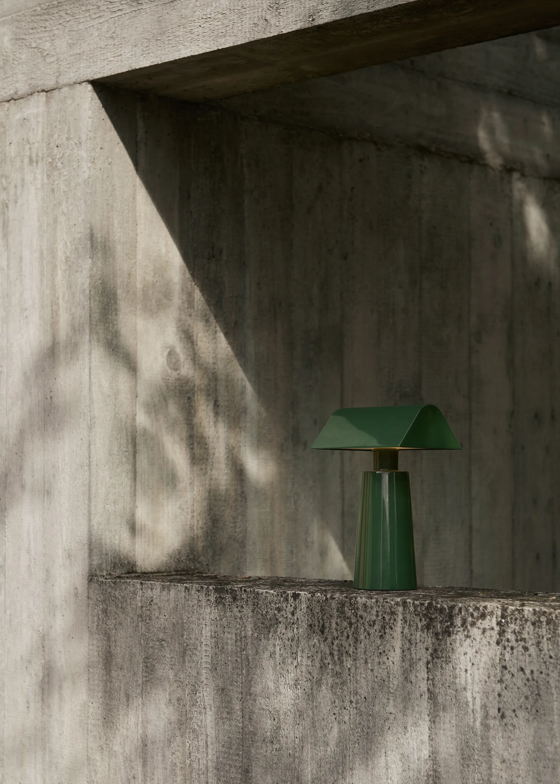 Caret MF1 ポータブルテーブルランプ, Forest &Tradition | アンドトラディション