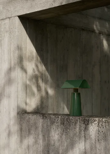 Caret MF1 ポータブルテーブルランプ - Forest - &Tradition | アンドトラディション