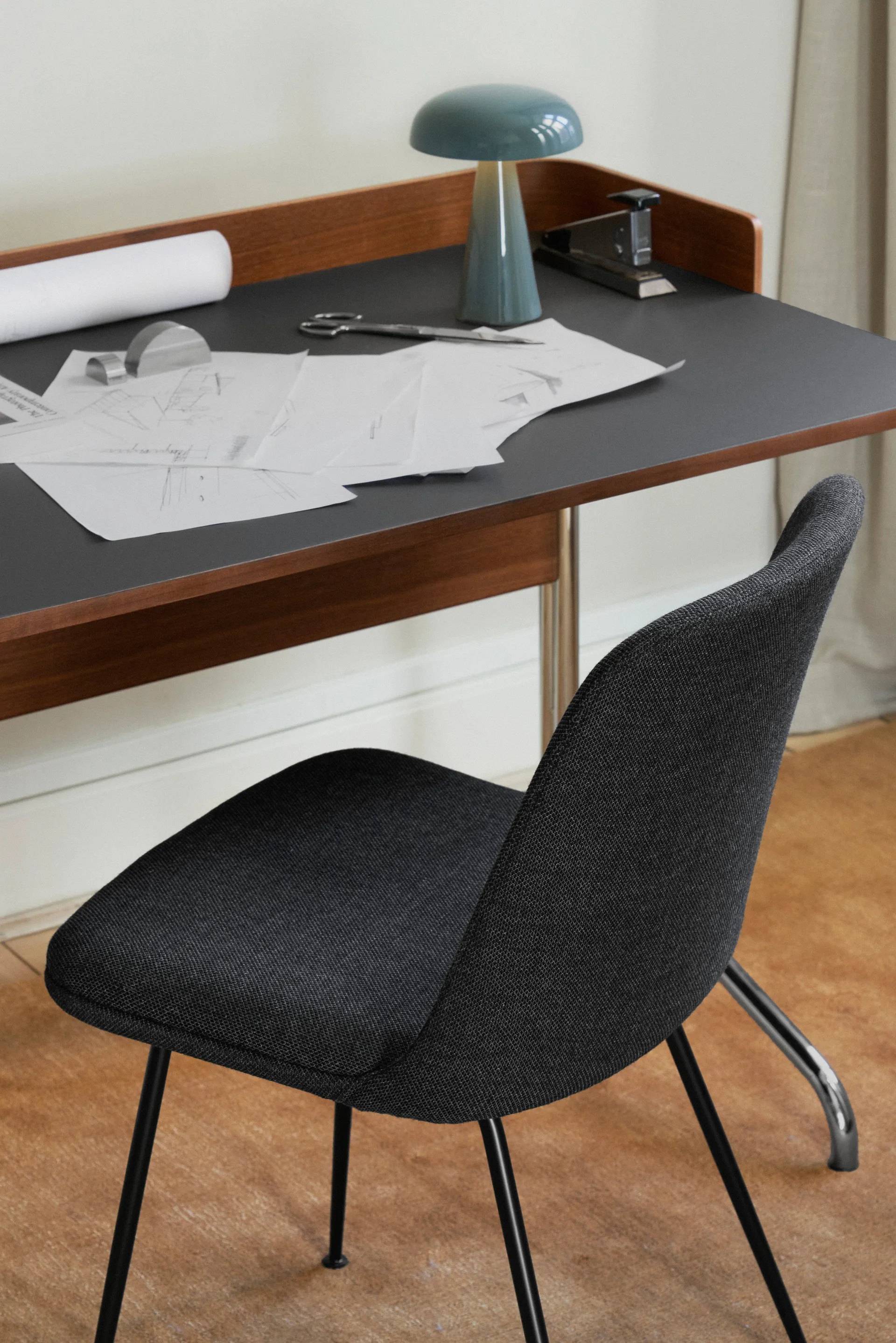 Como ポータブル テーブルランプ SC53, Stone blue &Tradition | アンドトラディション