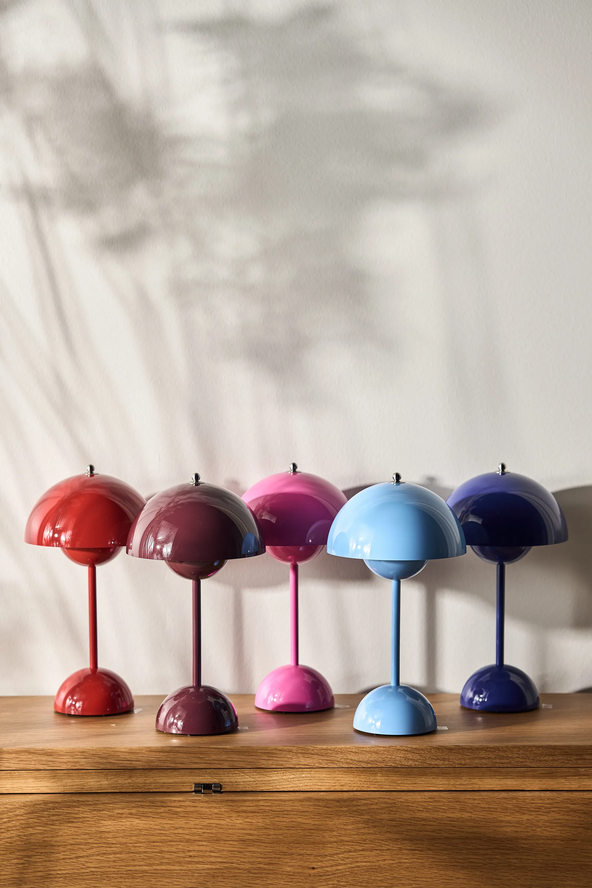 Flowerpot / フラワーポット ポータブルテーブルランプ VP9, Dark plum &Tradition | アンドトラディション